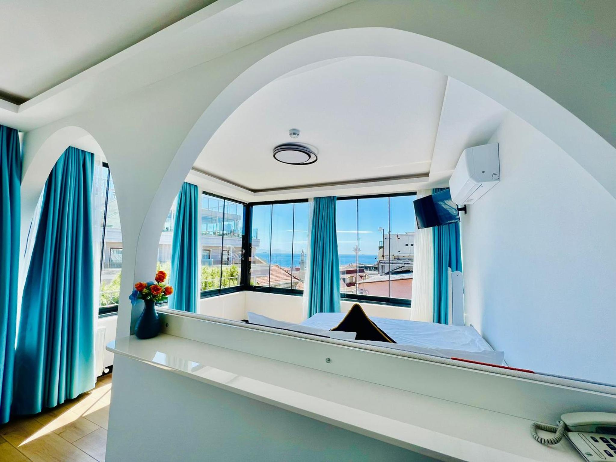 Queen Suite photo 1