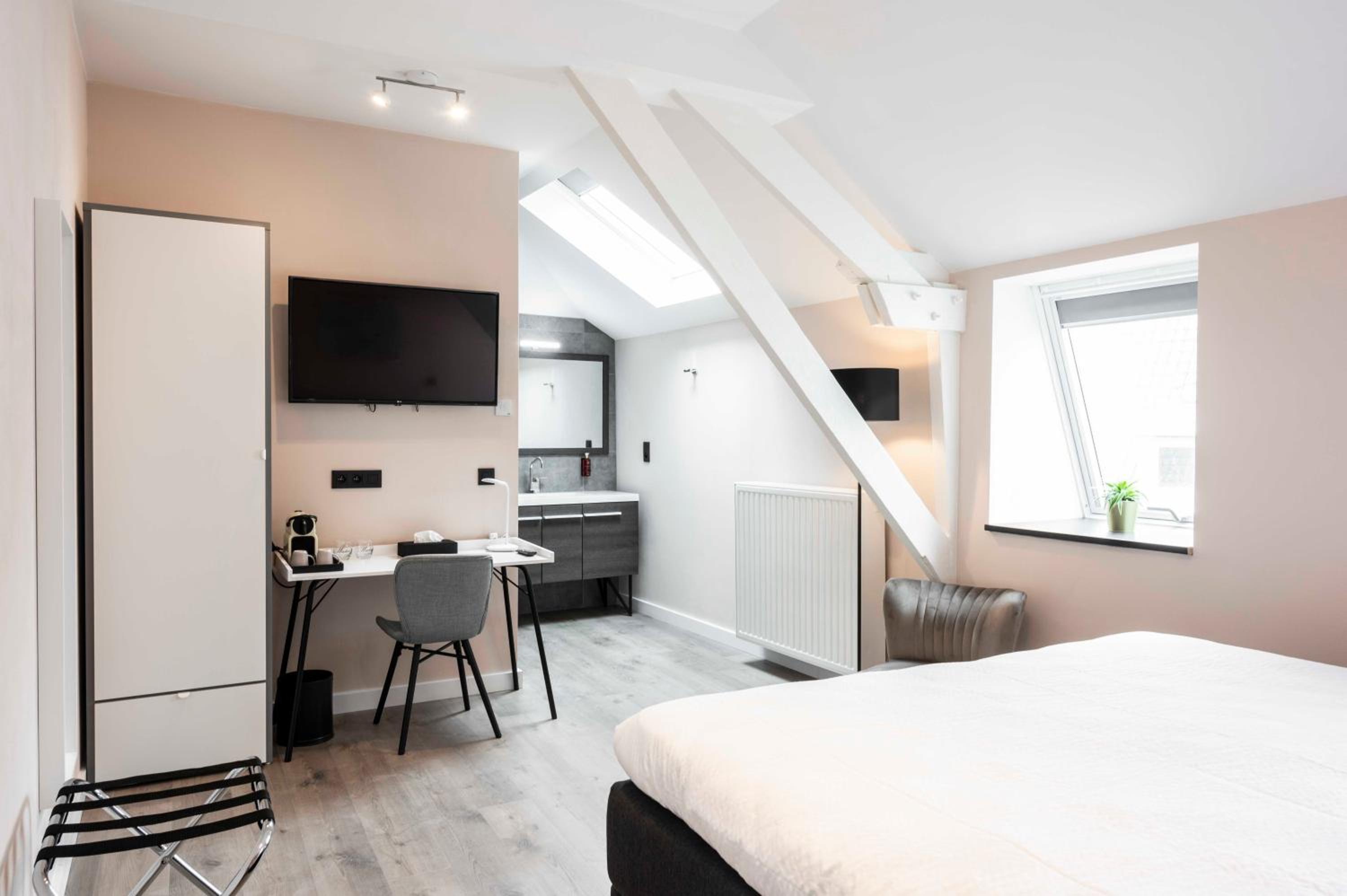 Deluxe Double Room with Extra Bed photo 1