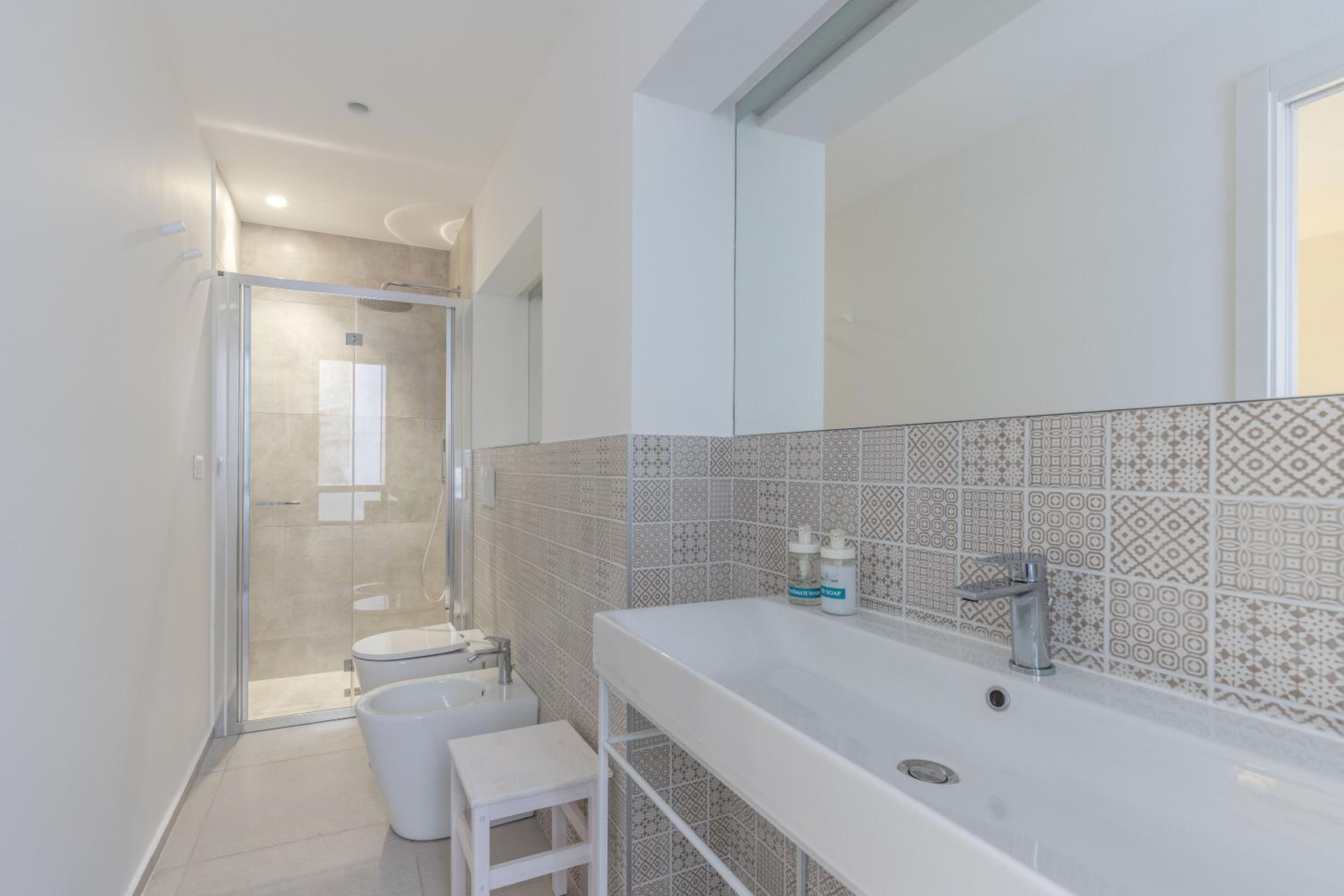 Deluxe Double Room with Balcony photo 3