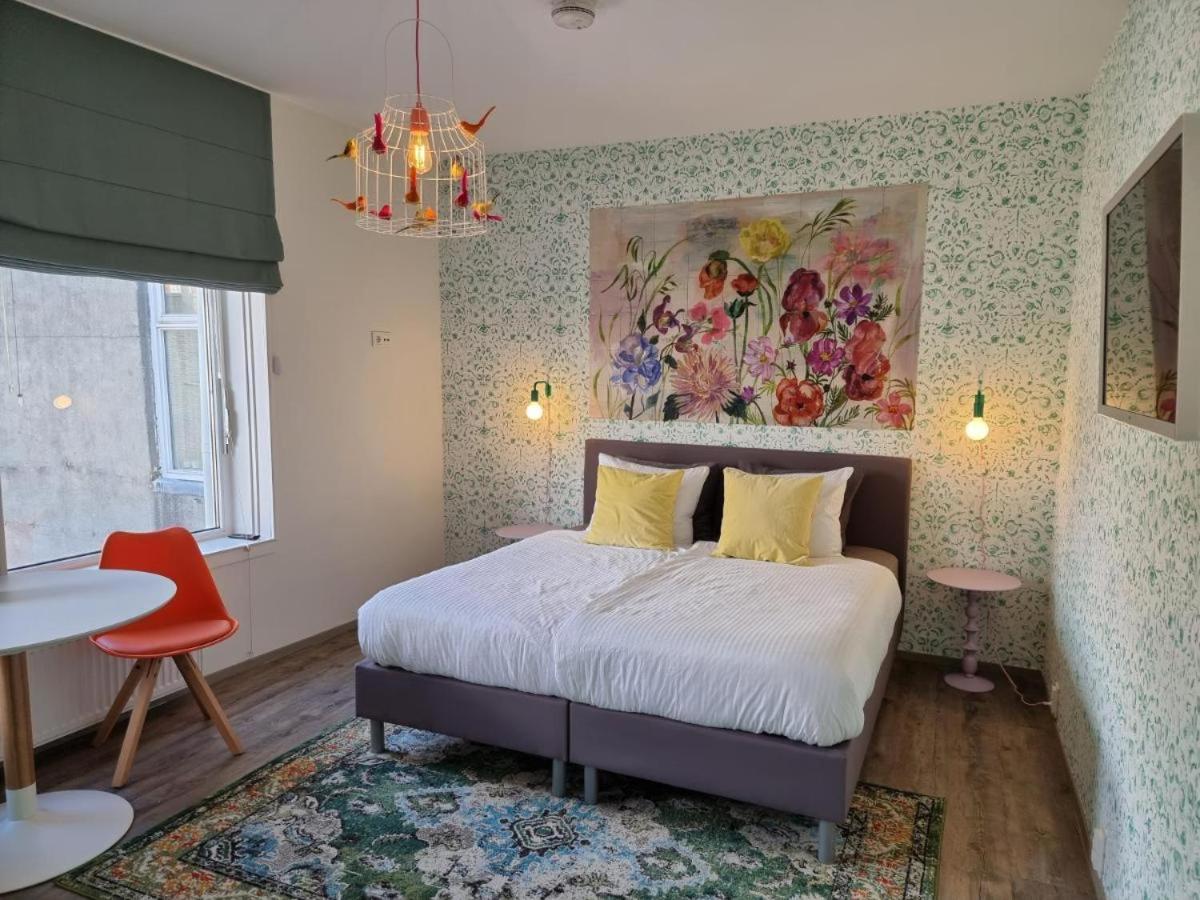One-Bedroom Apartment - Photo 9