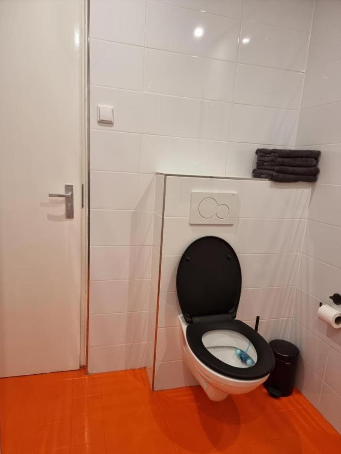 One-Bedroom Apartment - Photo 12