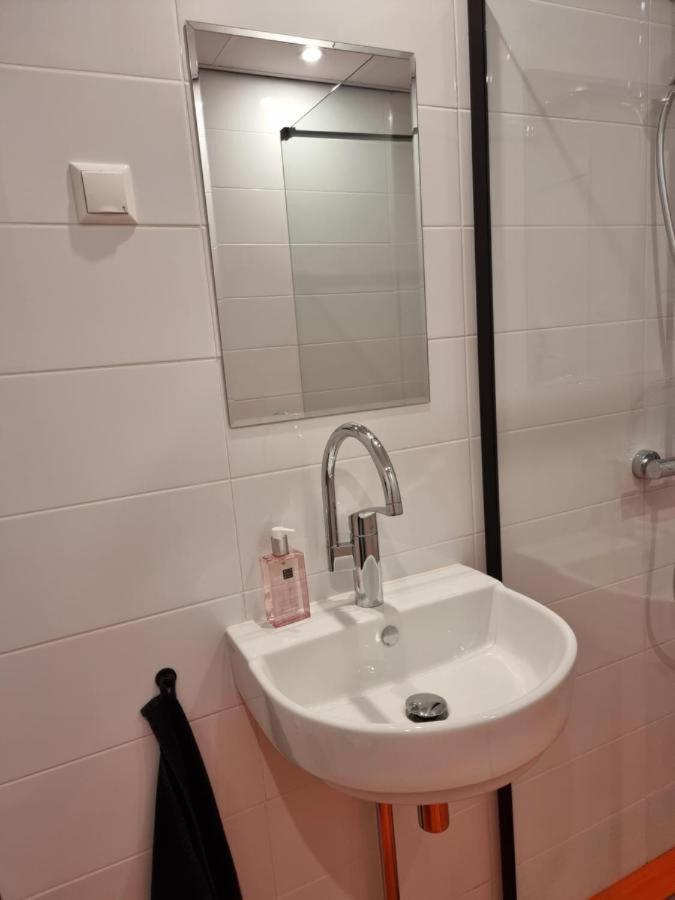 One-Bedroom Apartment - Photo 4