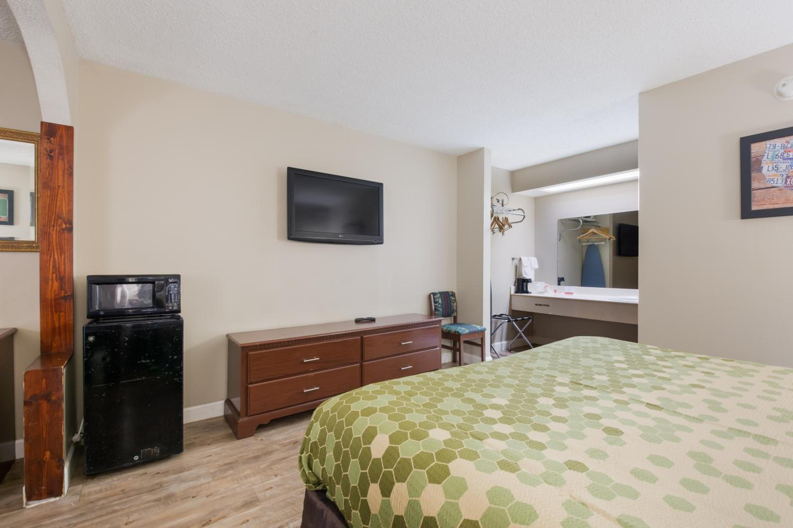 King Room - Accessible/Non-Smoking photo 1
