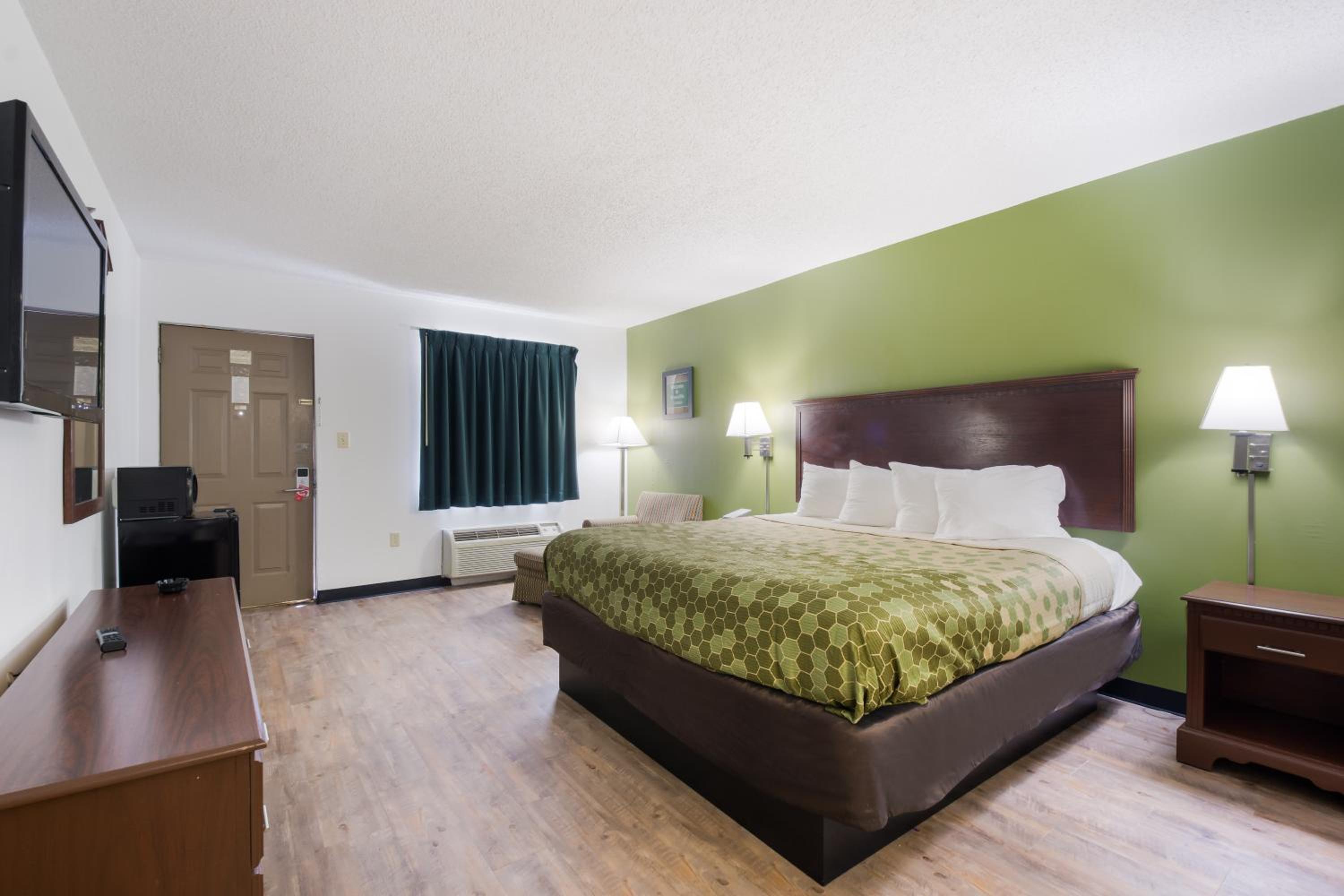 Econo Lodge Inn & Suites Knoxville East, Photo 5