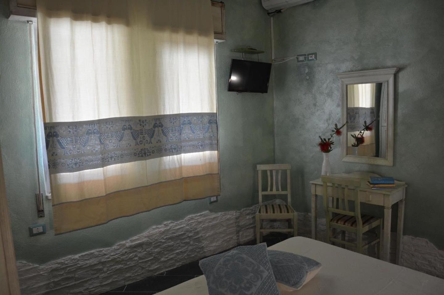 Apartment with Terrace and Sea View photo 3