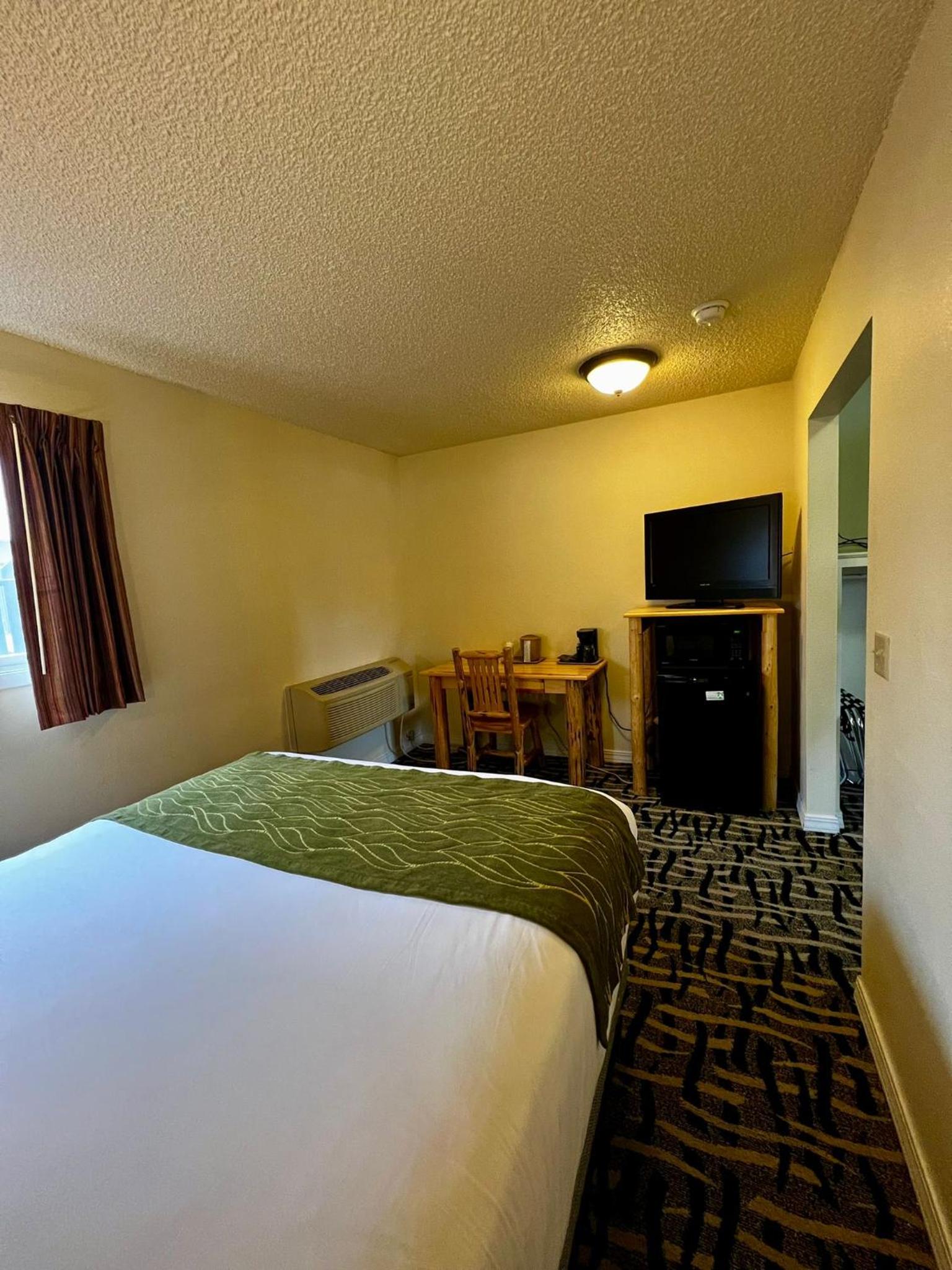 Economy Double Room - Photo 10
