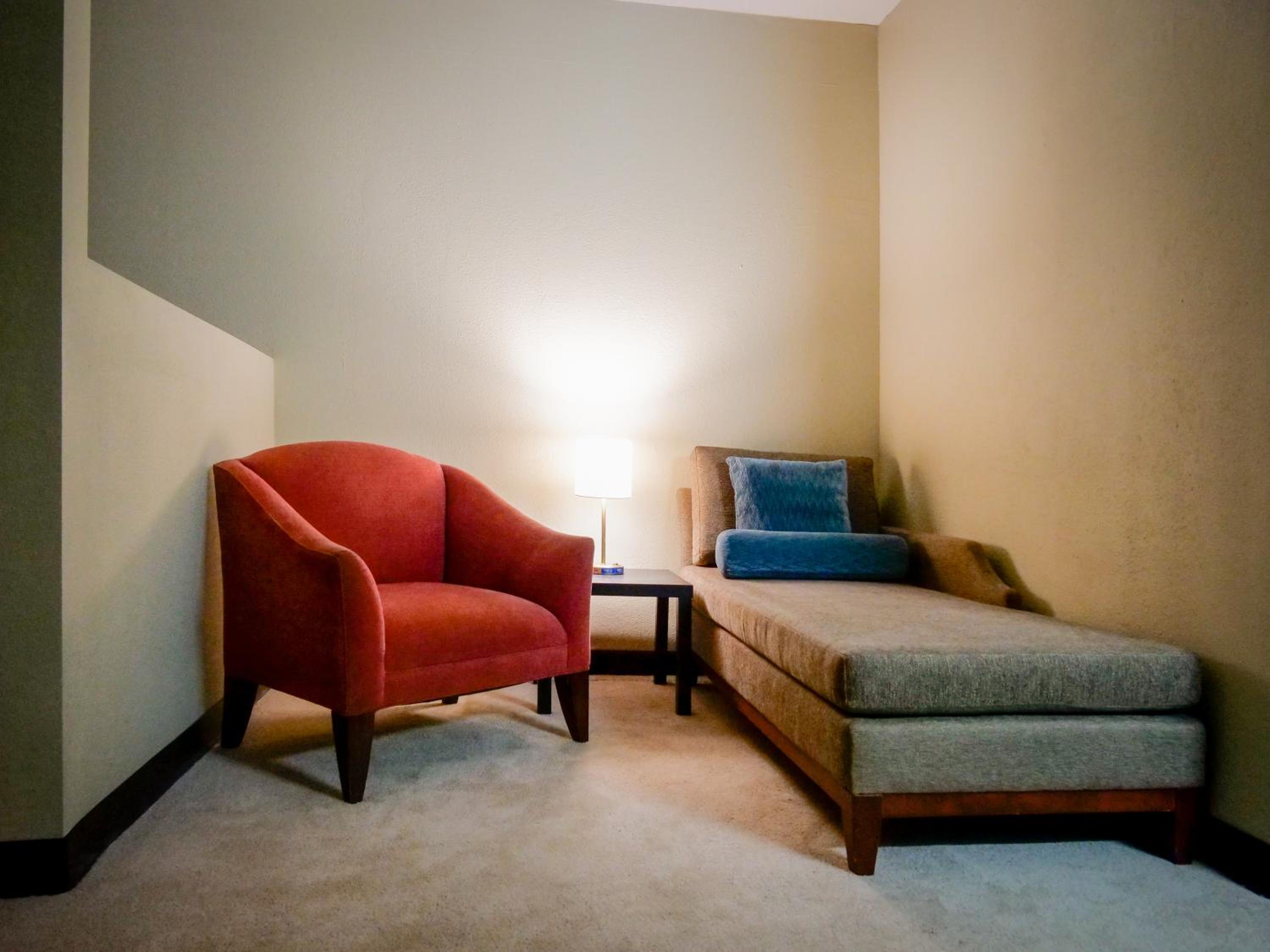 King Studio Suite - Non-Smoking - Photo 6