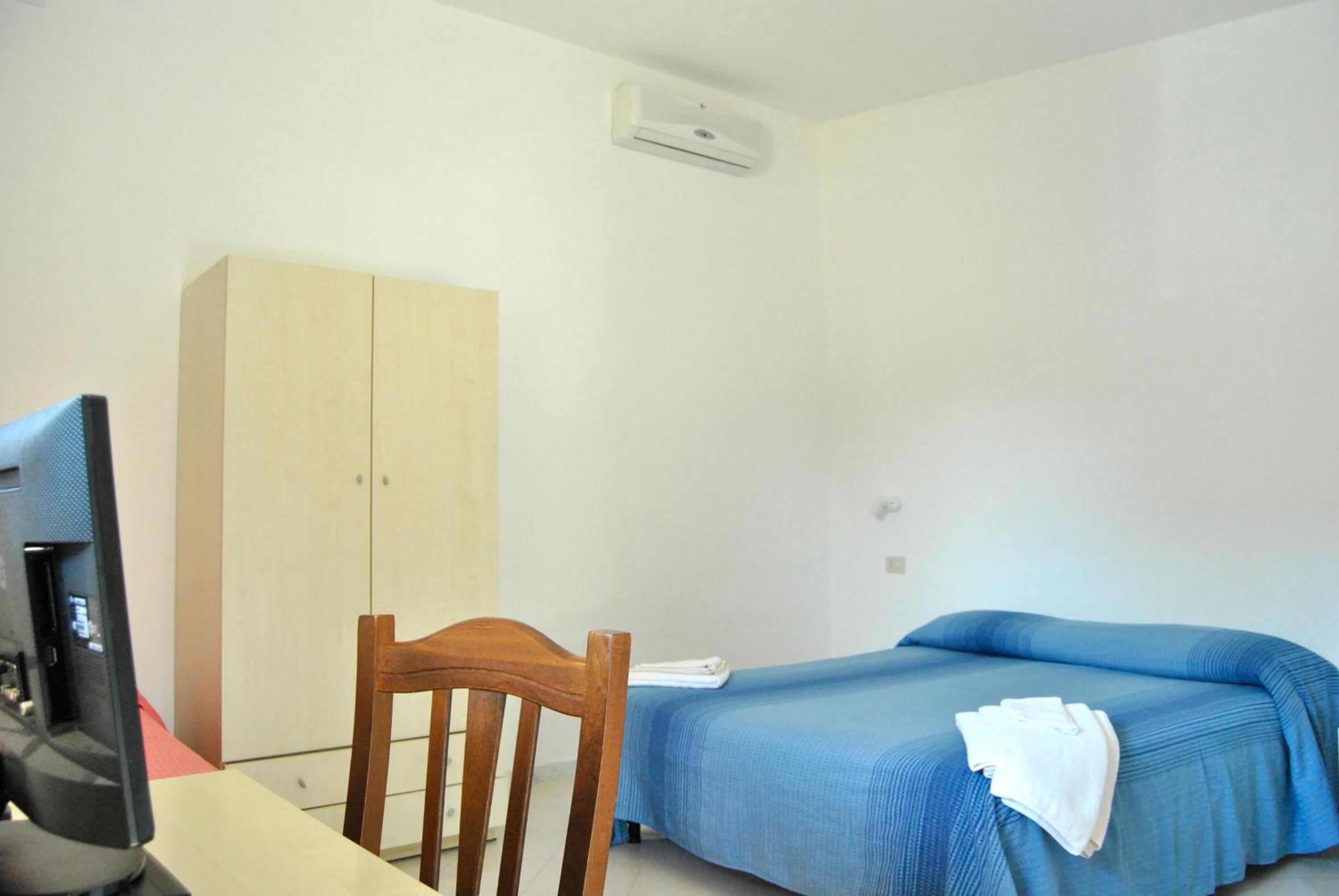 Double or Twin Room photo 3