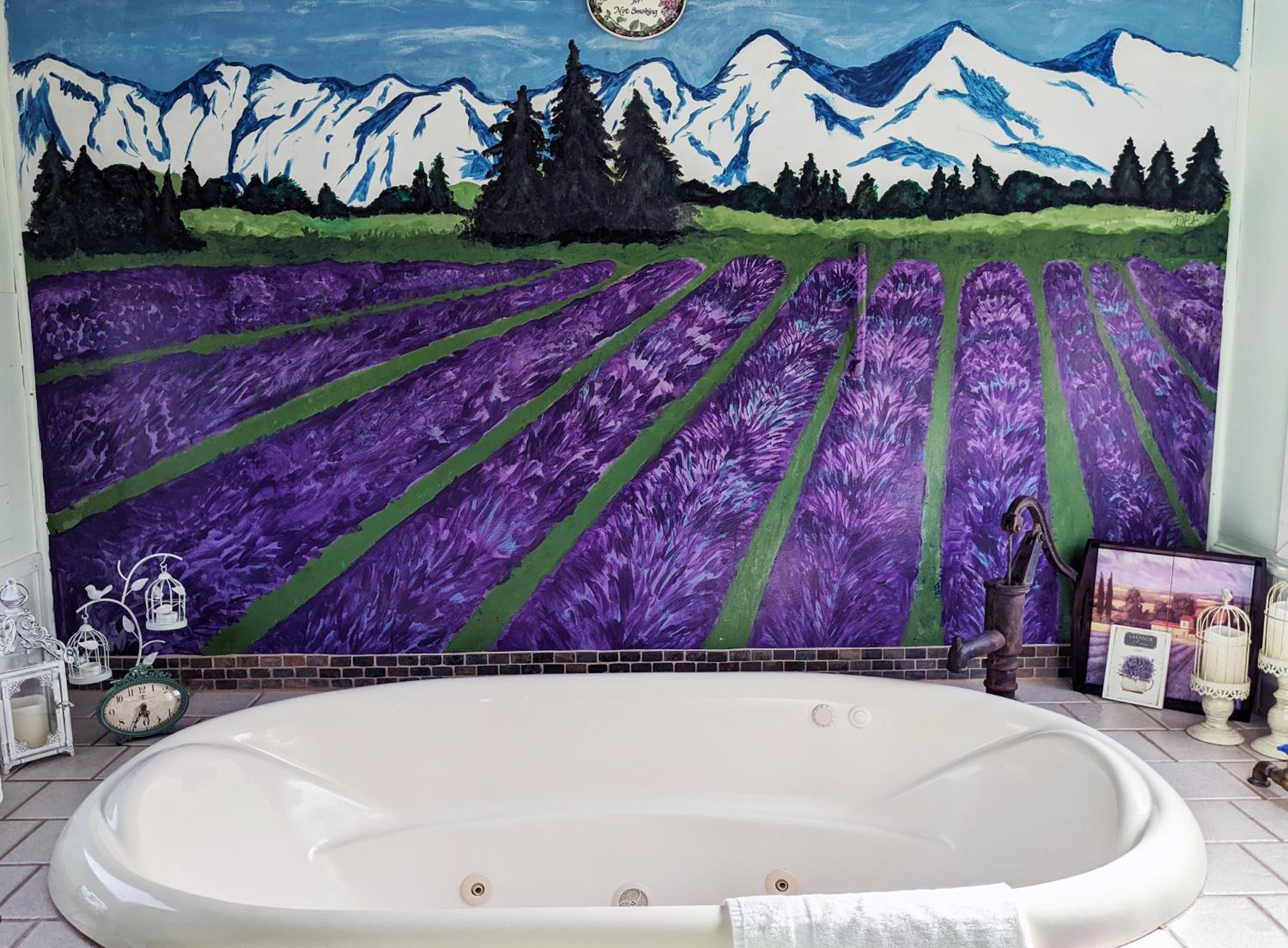 "Lavender Limited" - Queen Studio Private Caboose with Kitchen photo 3