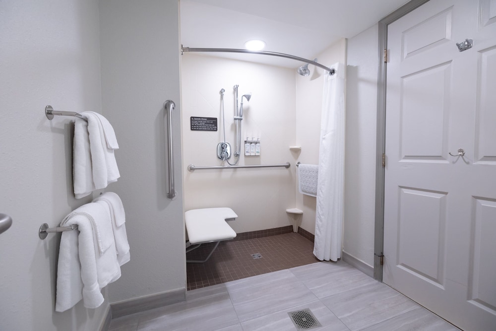 Standard Room, 1 King Bed, Mobility Accessible (Communications, Transfer Shower) - Photo 5