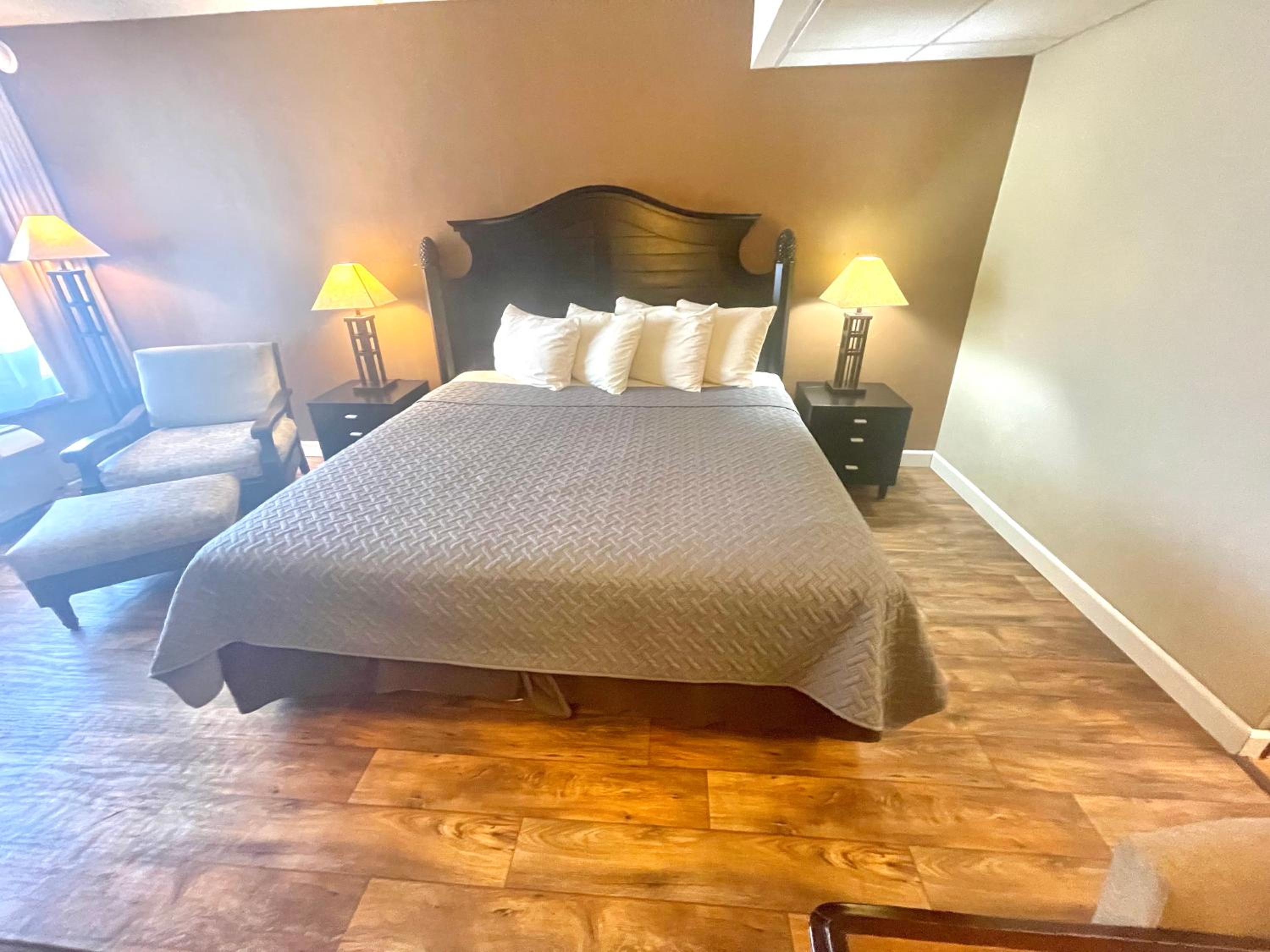 Deluxe King Room photo 3