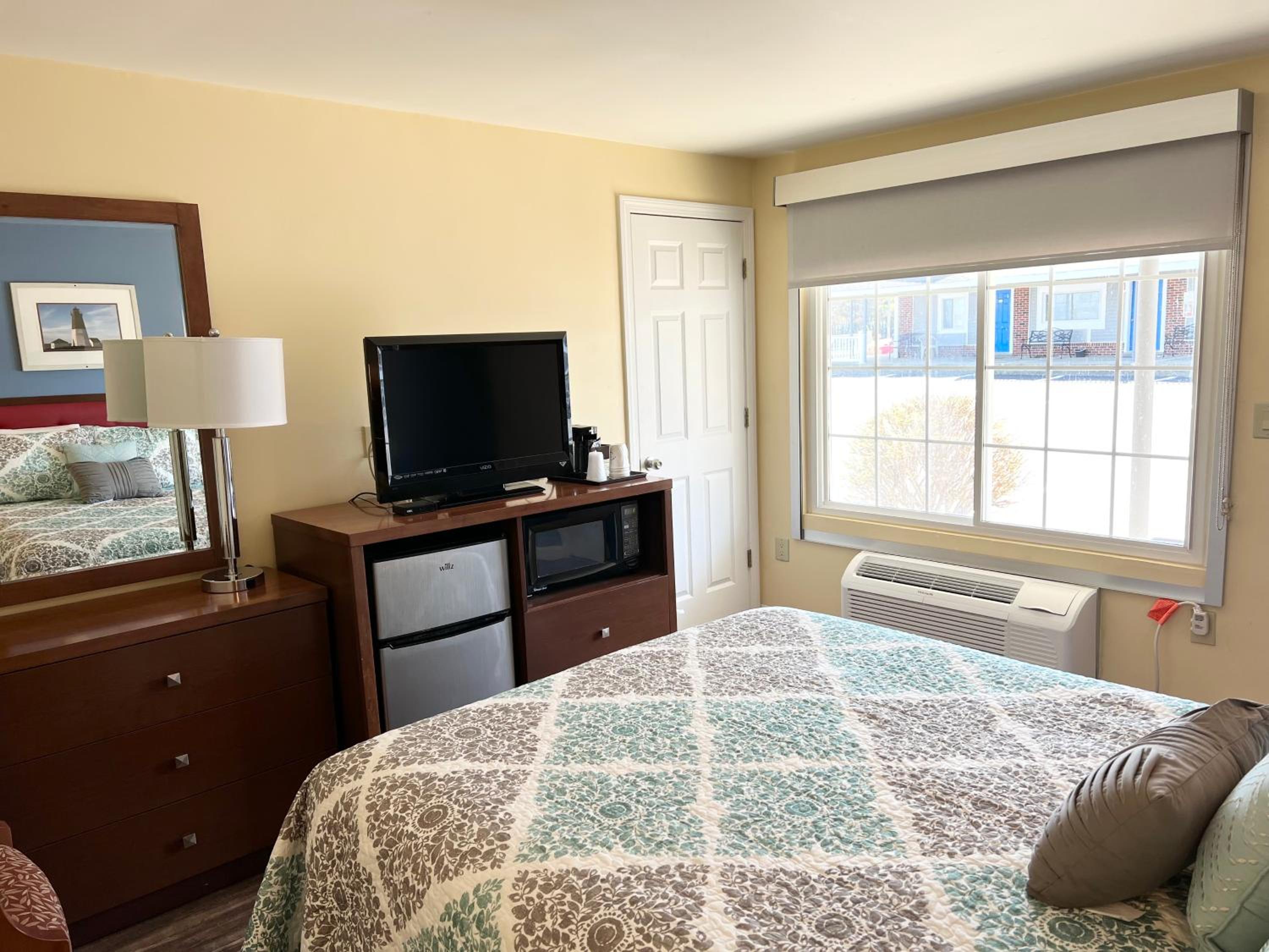 Standard Room 1 Queen Bed with Sofa Bed & Kitchenette photo 3