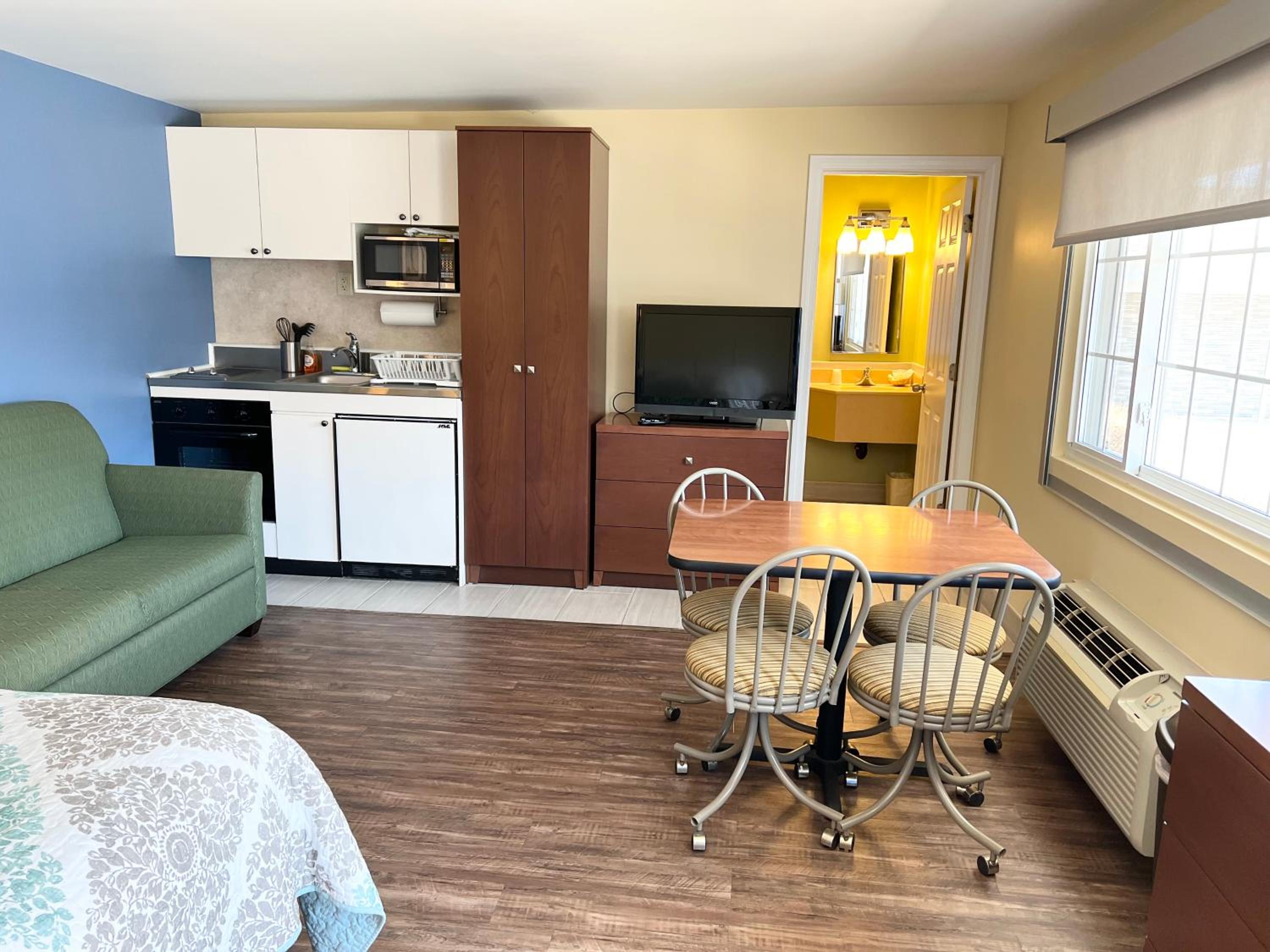 Standard Room 1 Queen Bed with Sofa Bed & Kitchenette photo 2