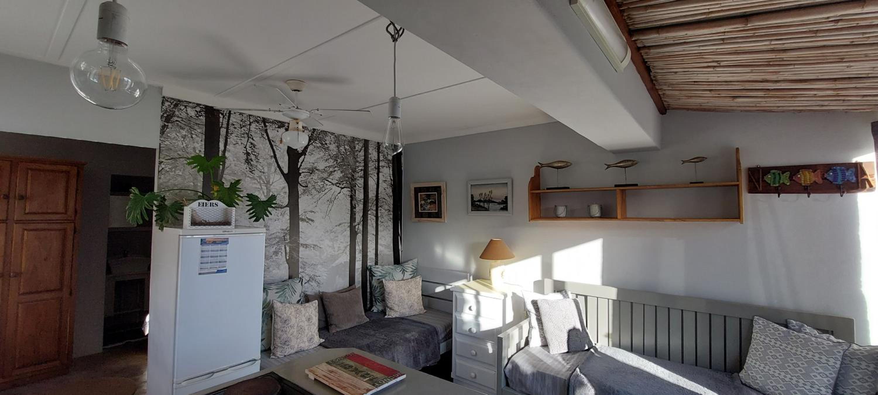 One-Bedroom Apartment - Photo 1