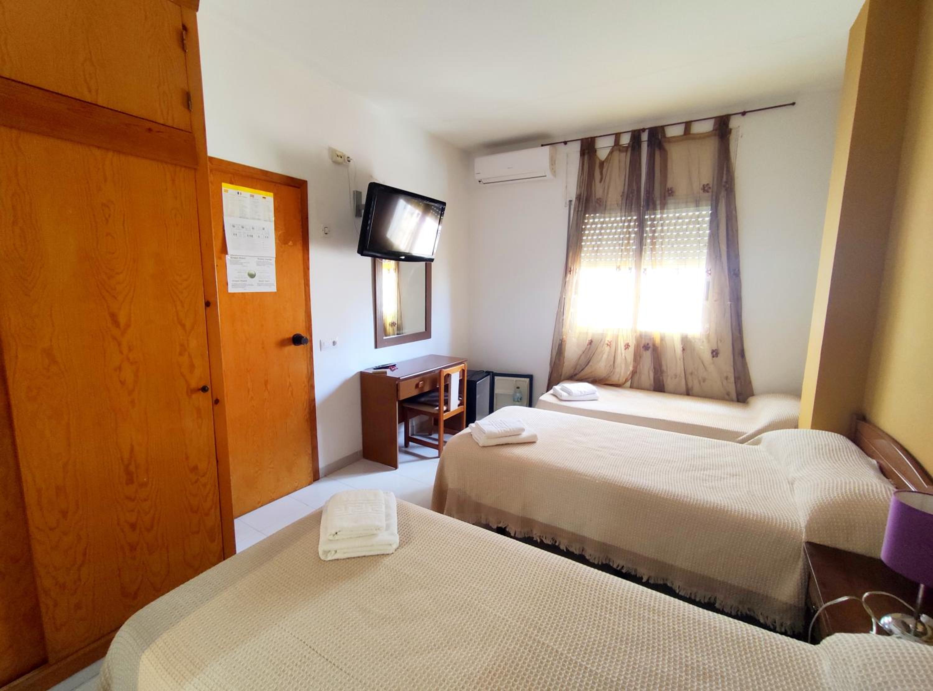 Triple Room with Bathroom photo 3