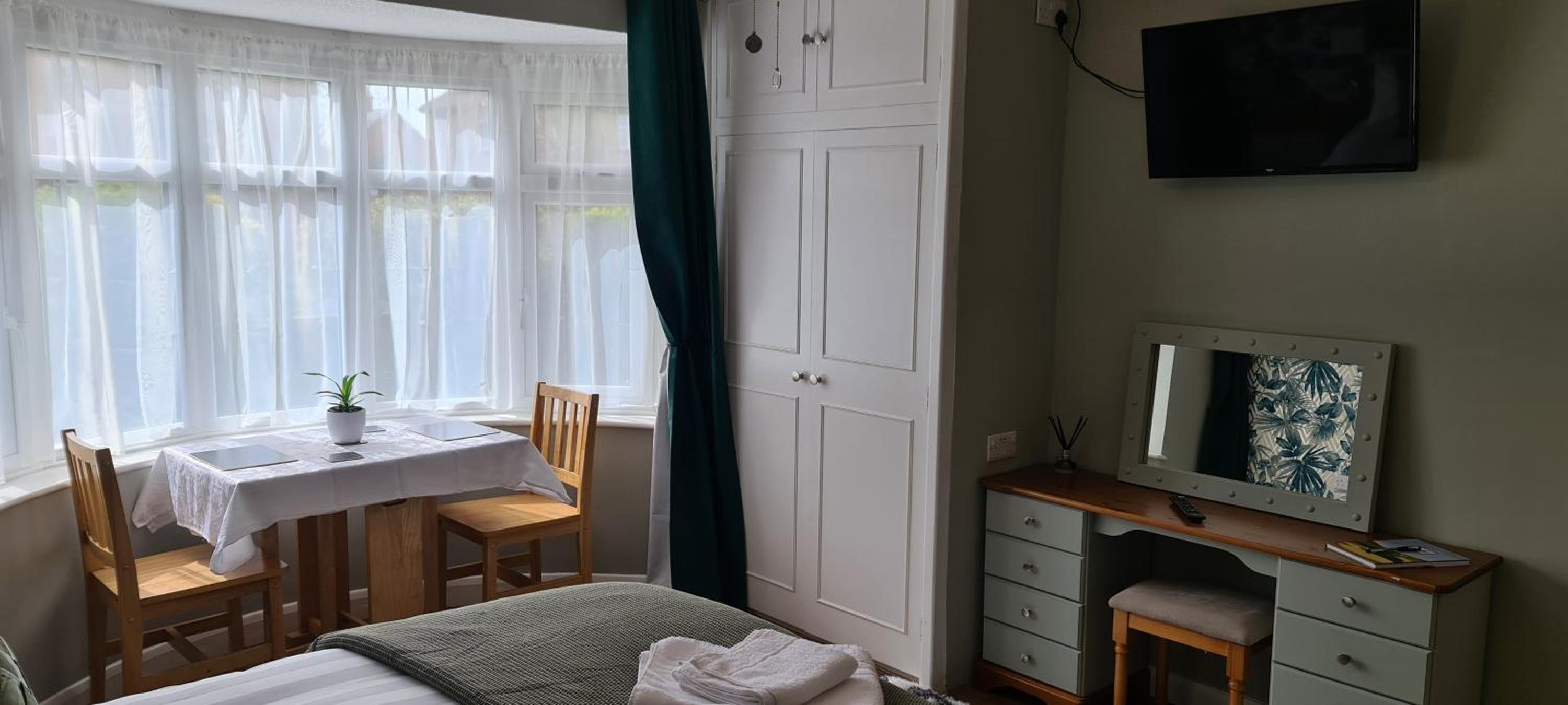 Deluxe Double or Twin Room - Photo 10