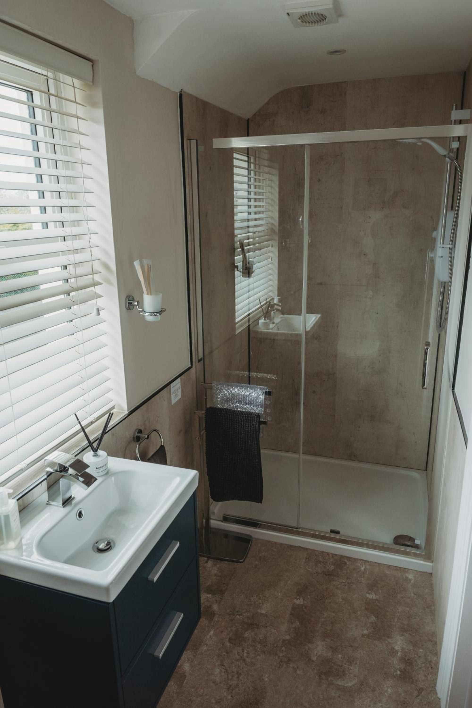 Triple Room - Photo 6