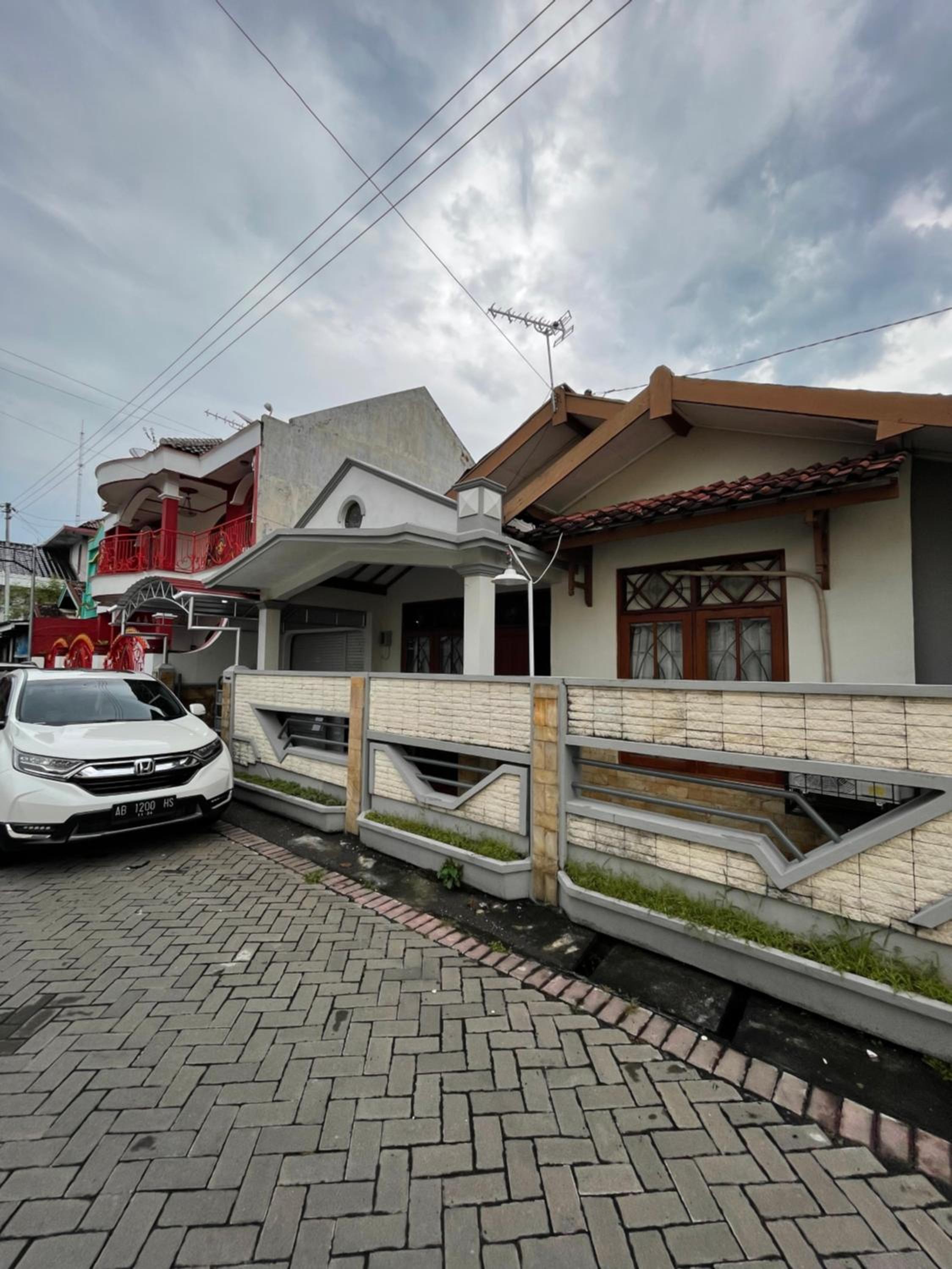 Three-Bedroom House photo 3