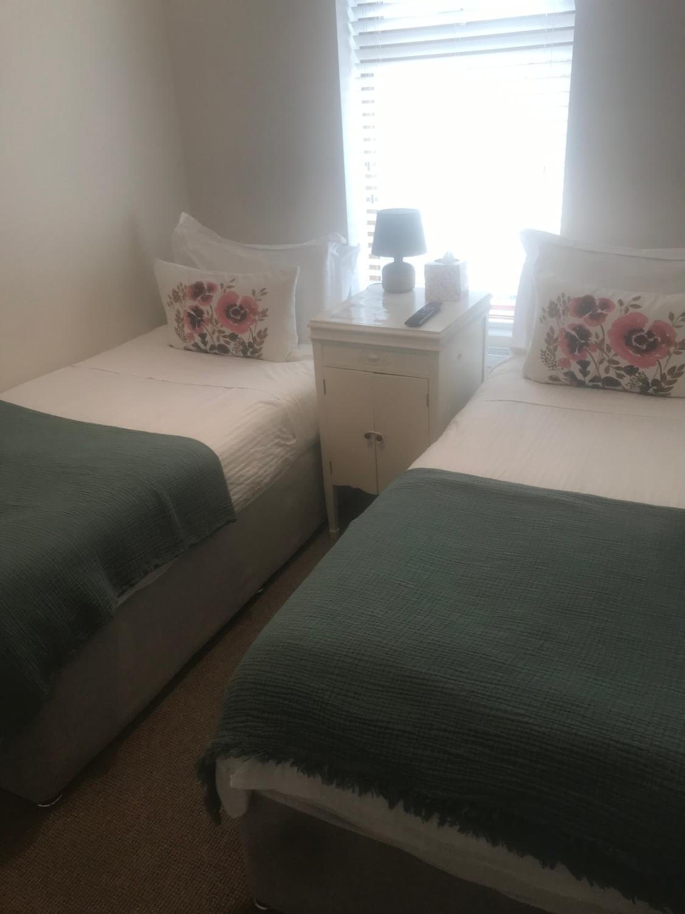 Twin Room with Bath photo 2