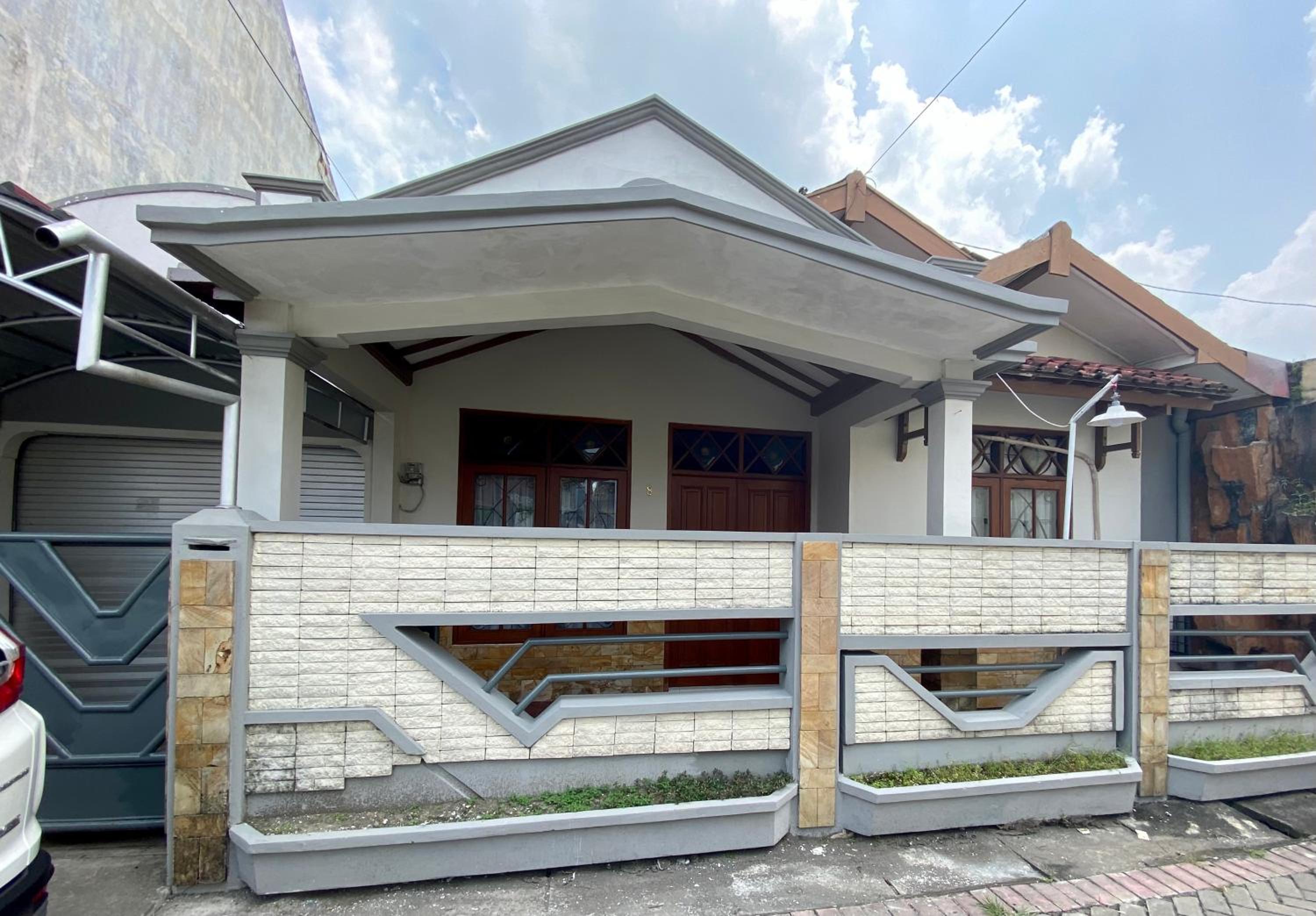 Three-Bedroom House photo 2