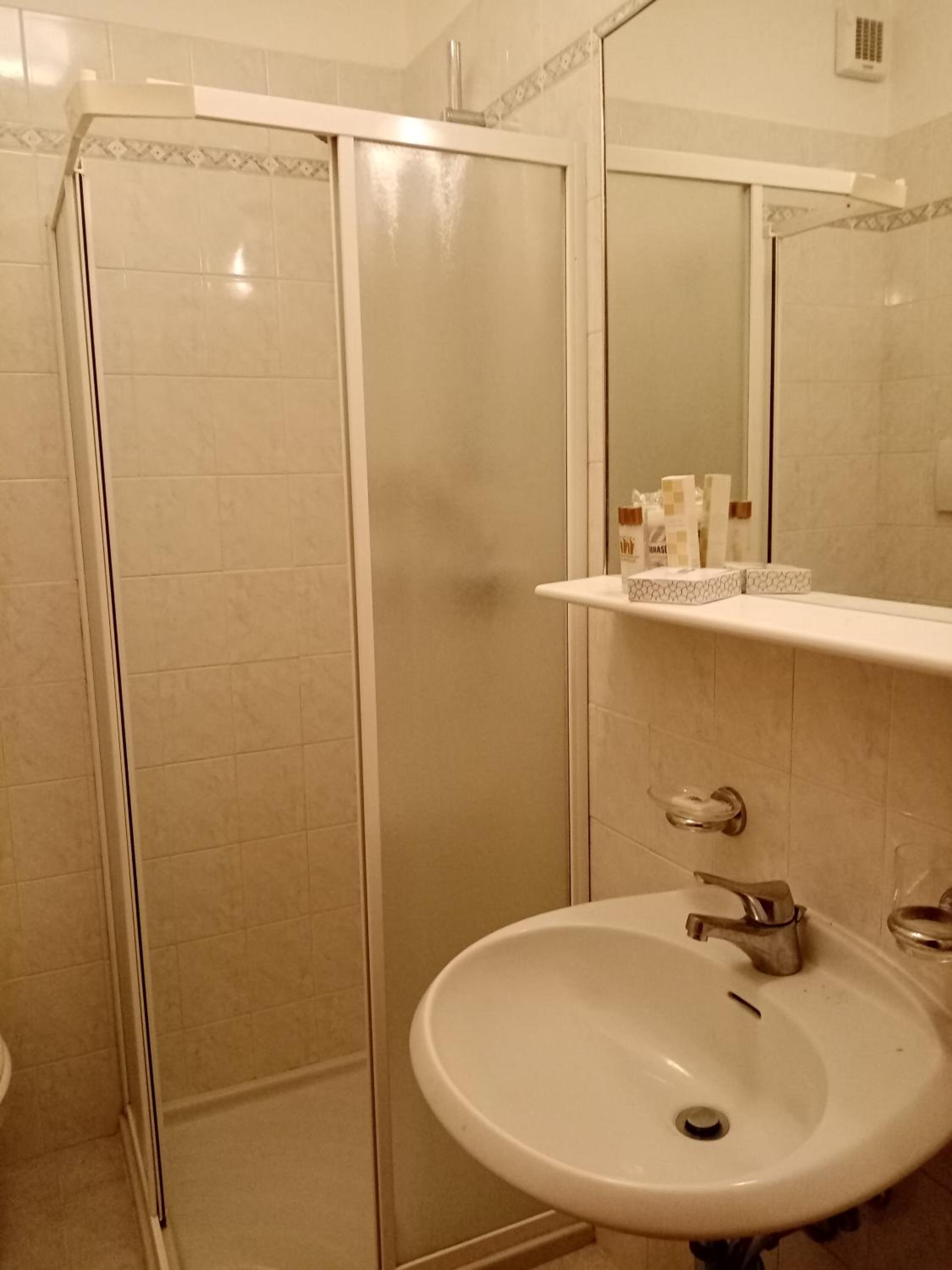 Budget Double Or Twin Room photo 2
