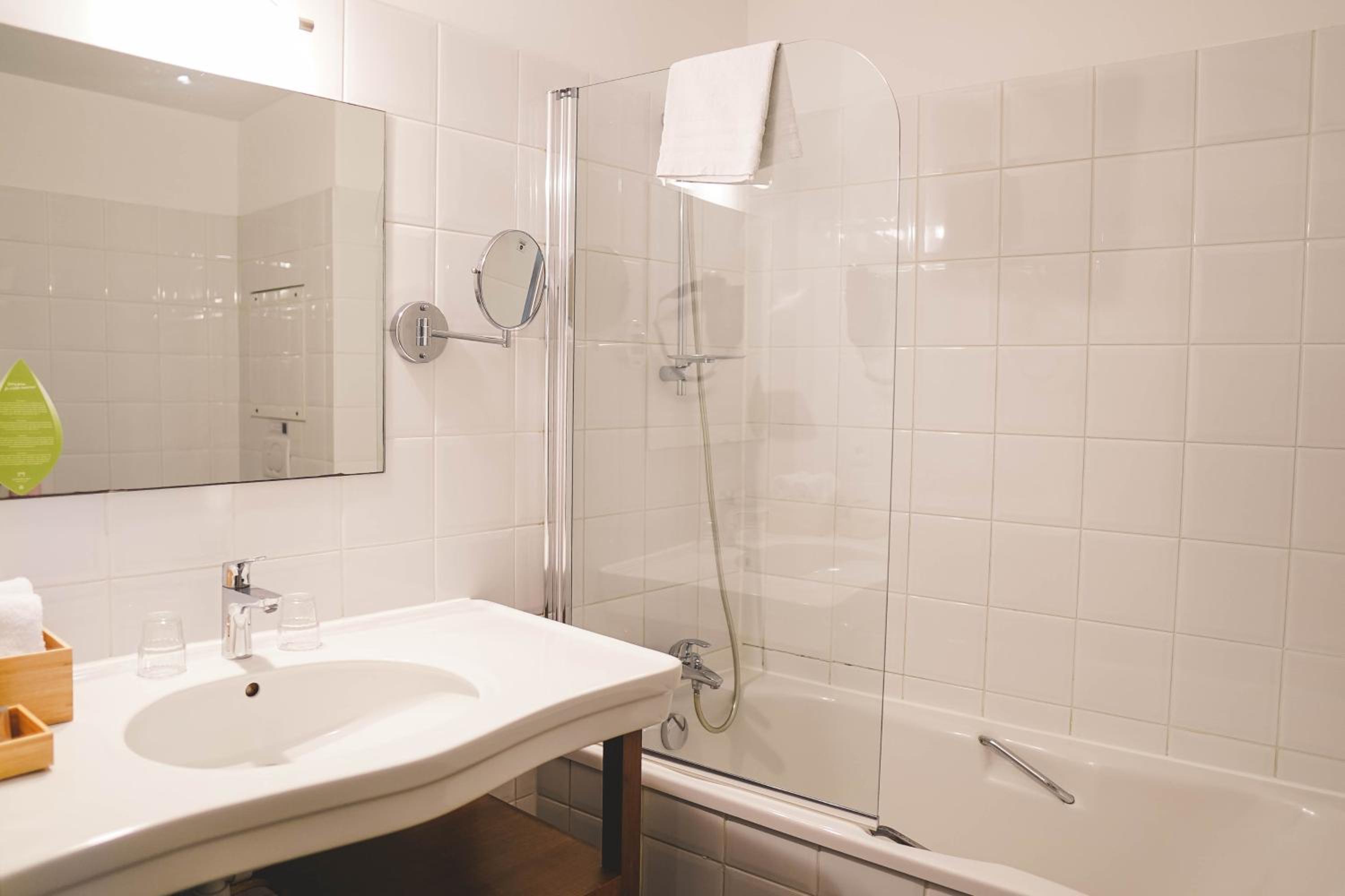 Deluxe Double Room - Photo 18