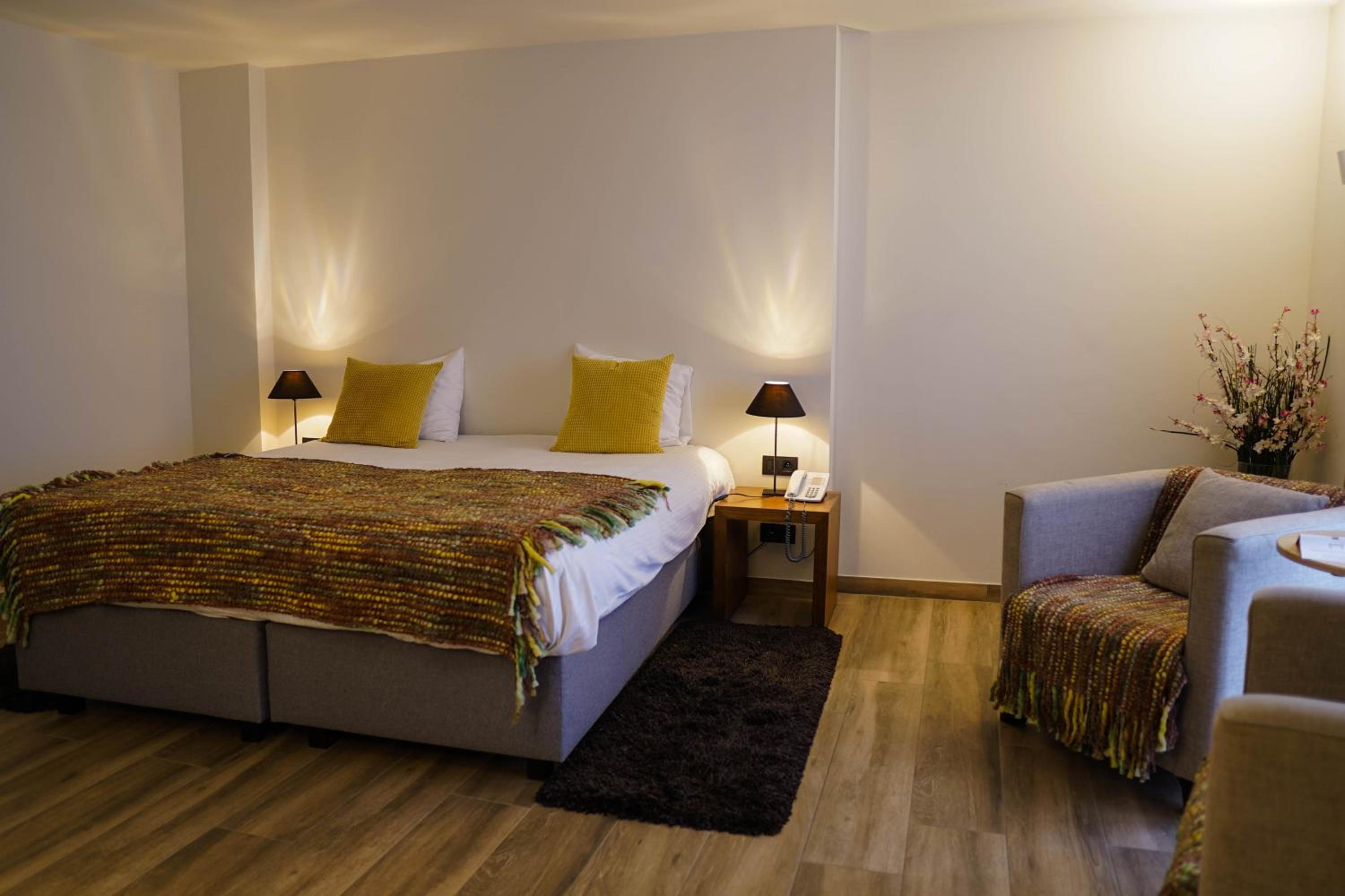 Deluxe Double Room - Photo 17