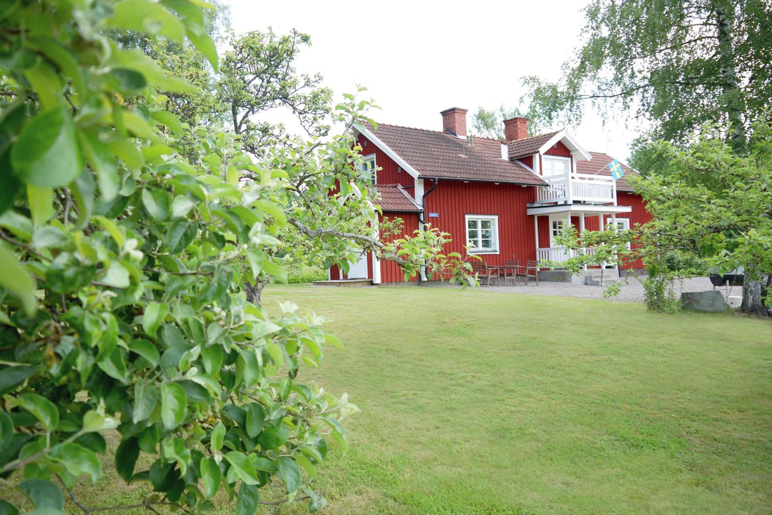 Large Two-Bedroom House photo 3