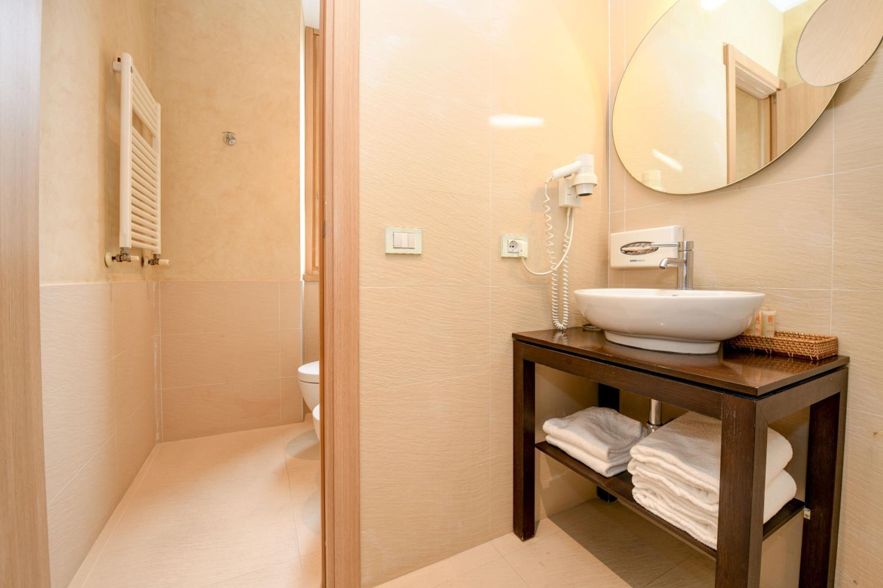 Triple Room - Photo 8
