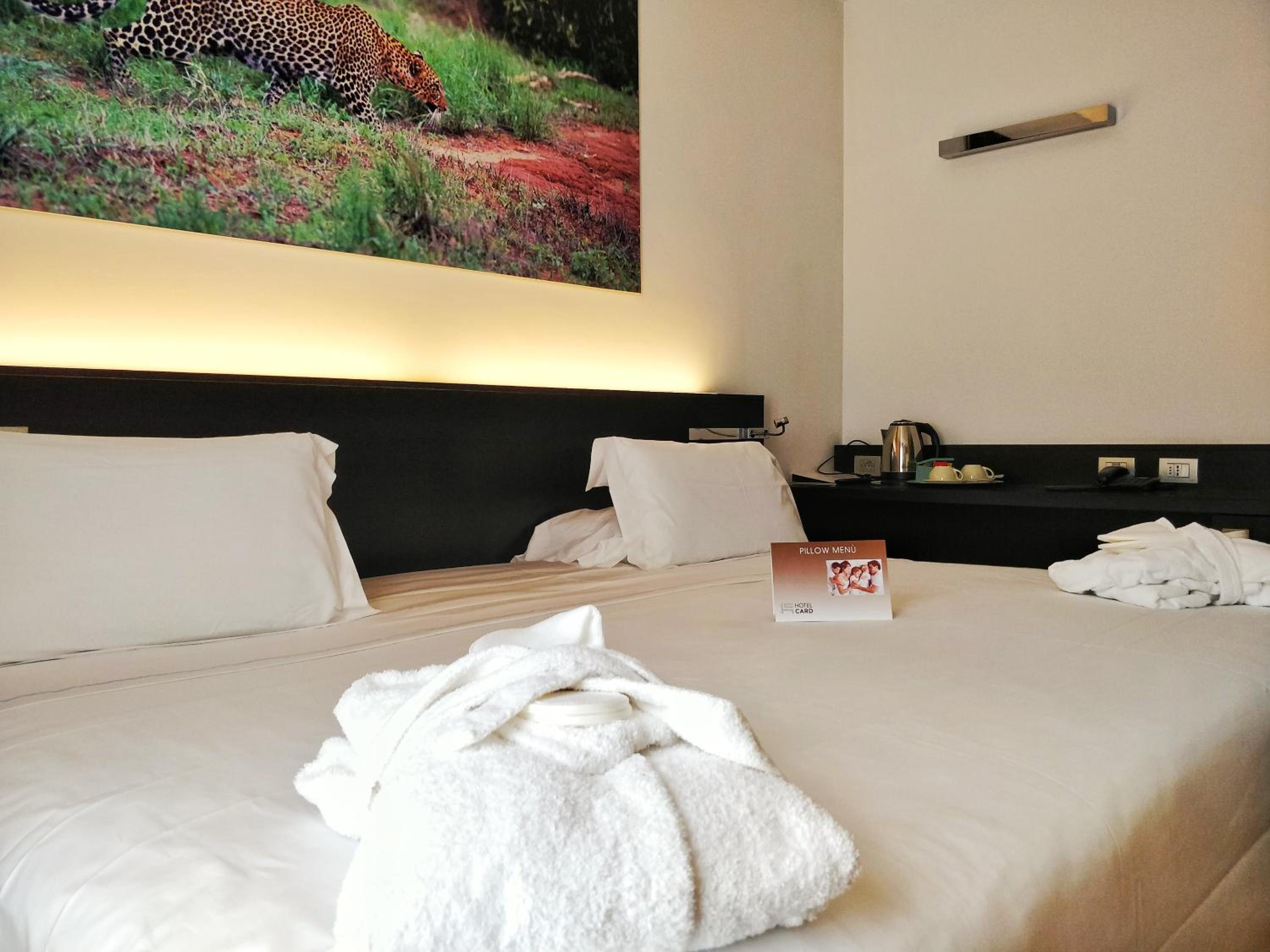 Deluxe Double Room with Balcony - Photo 7