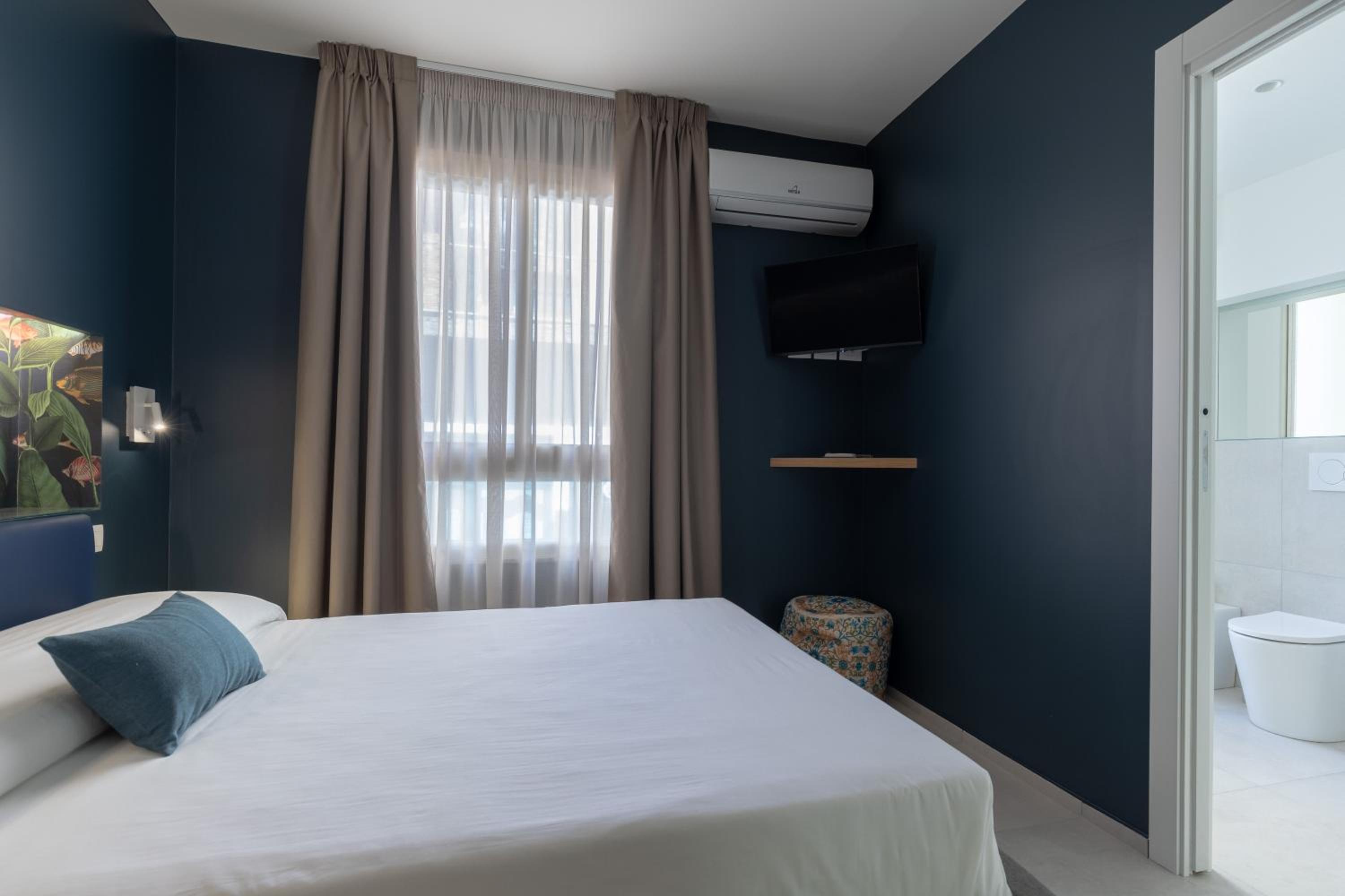 Double Room with Private Bathroom photo 3