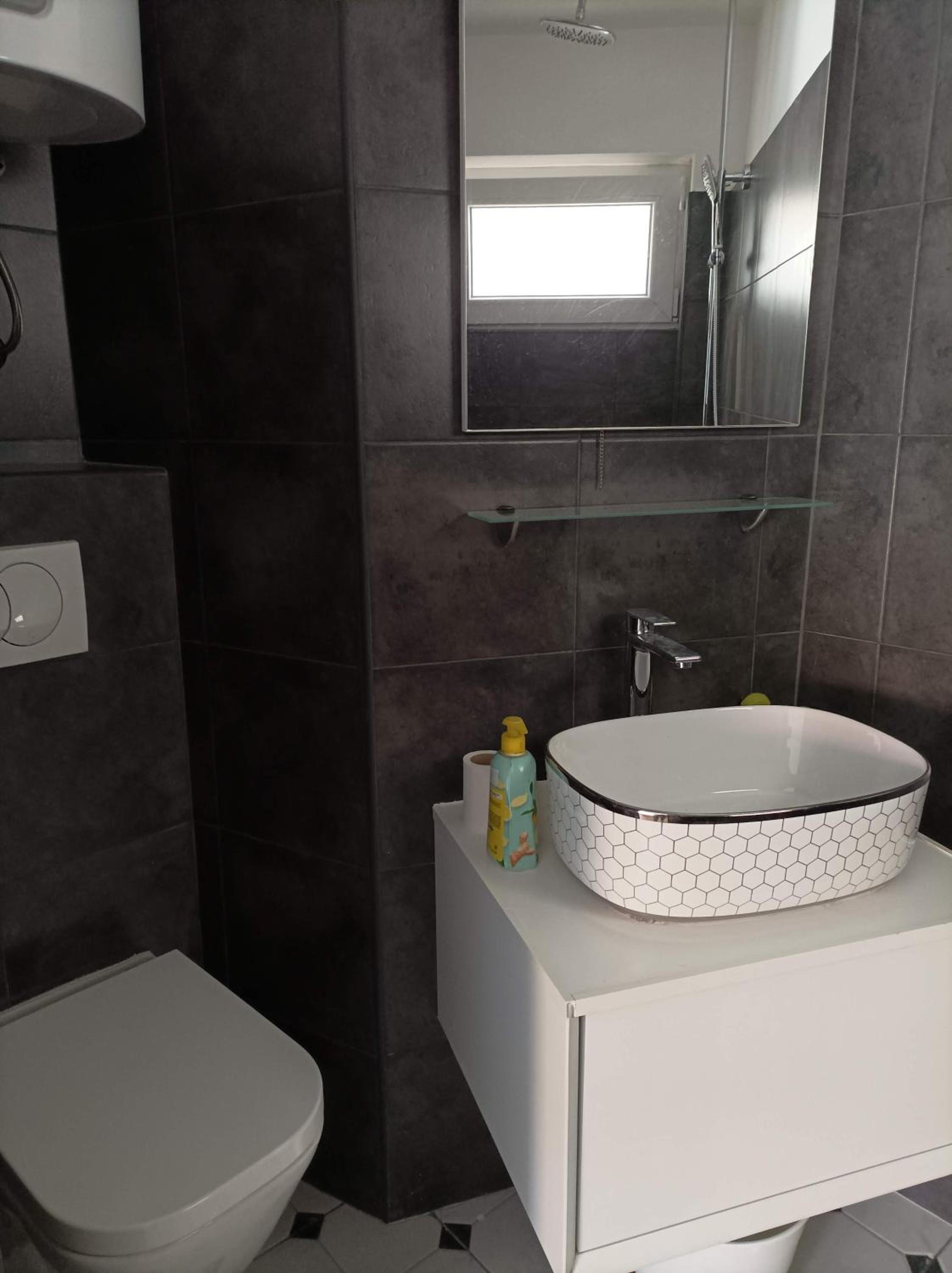 Studio Apartment - Photo 12