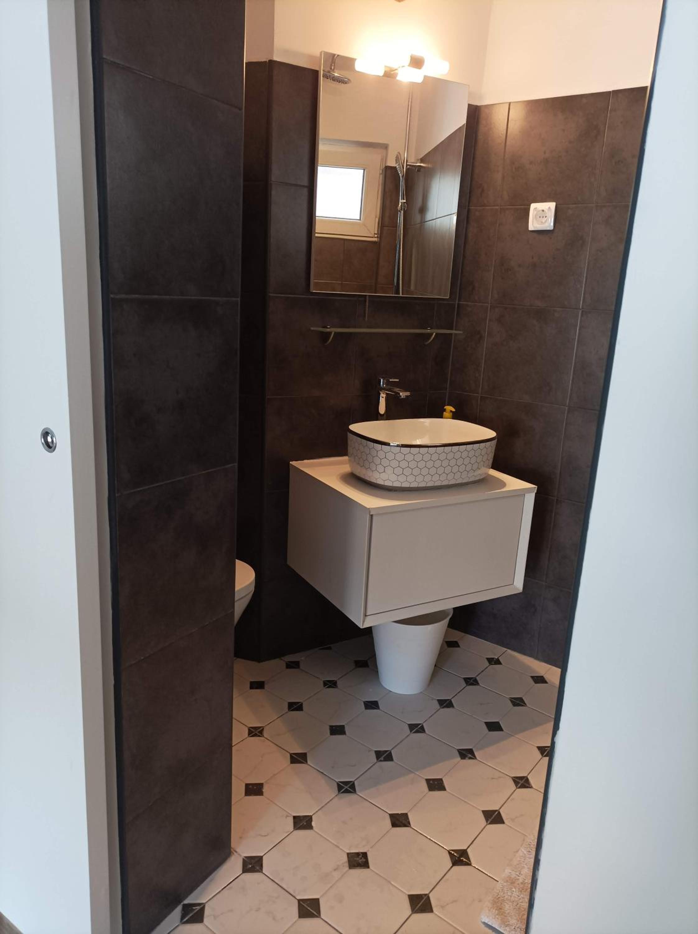 Studio Apartment - Photo 13