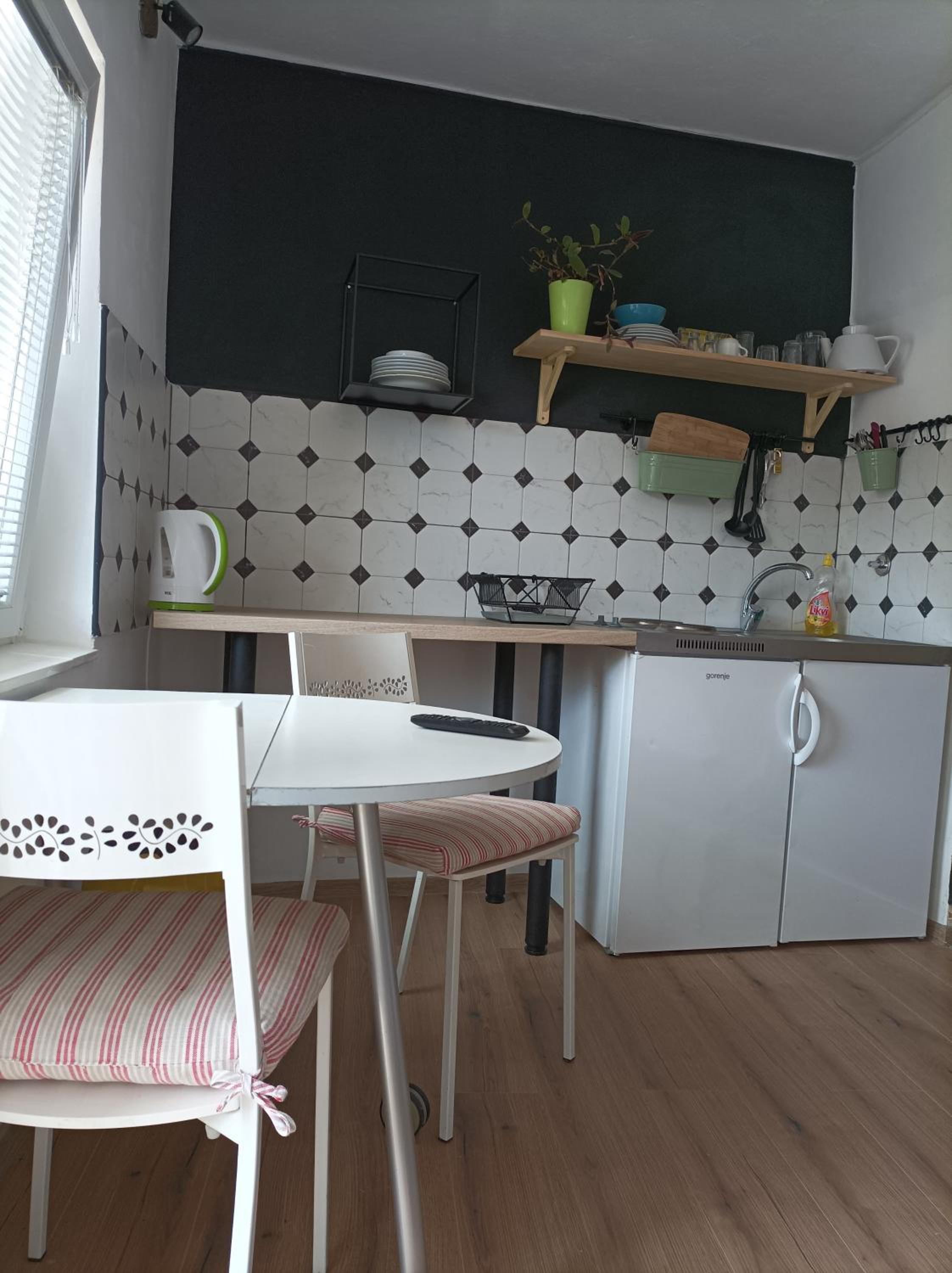 Studio Apartment - Photo 16