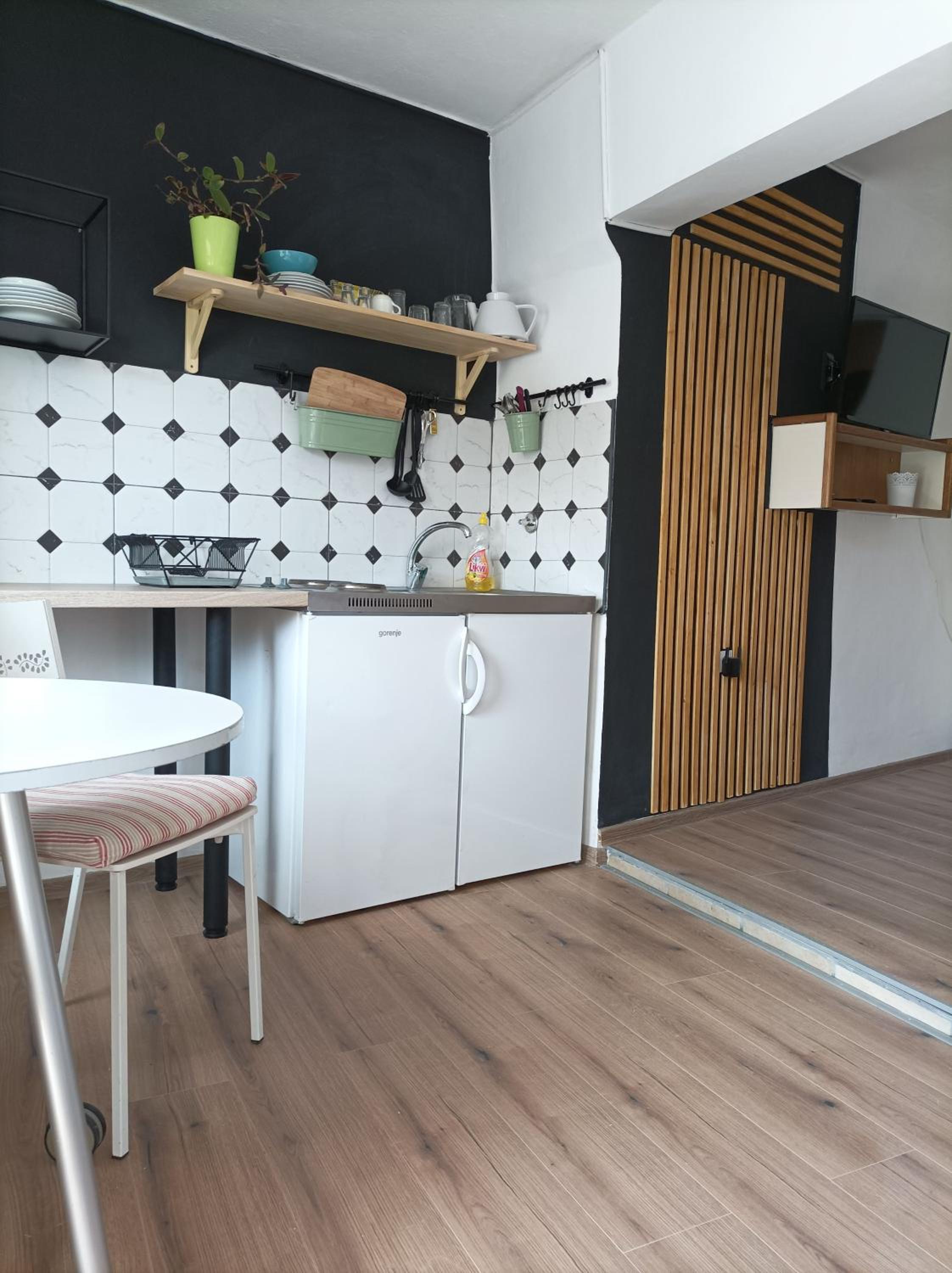Studio Apartment - Photo 7