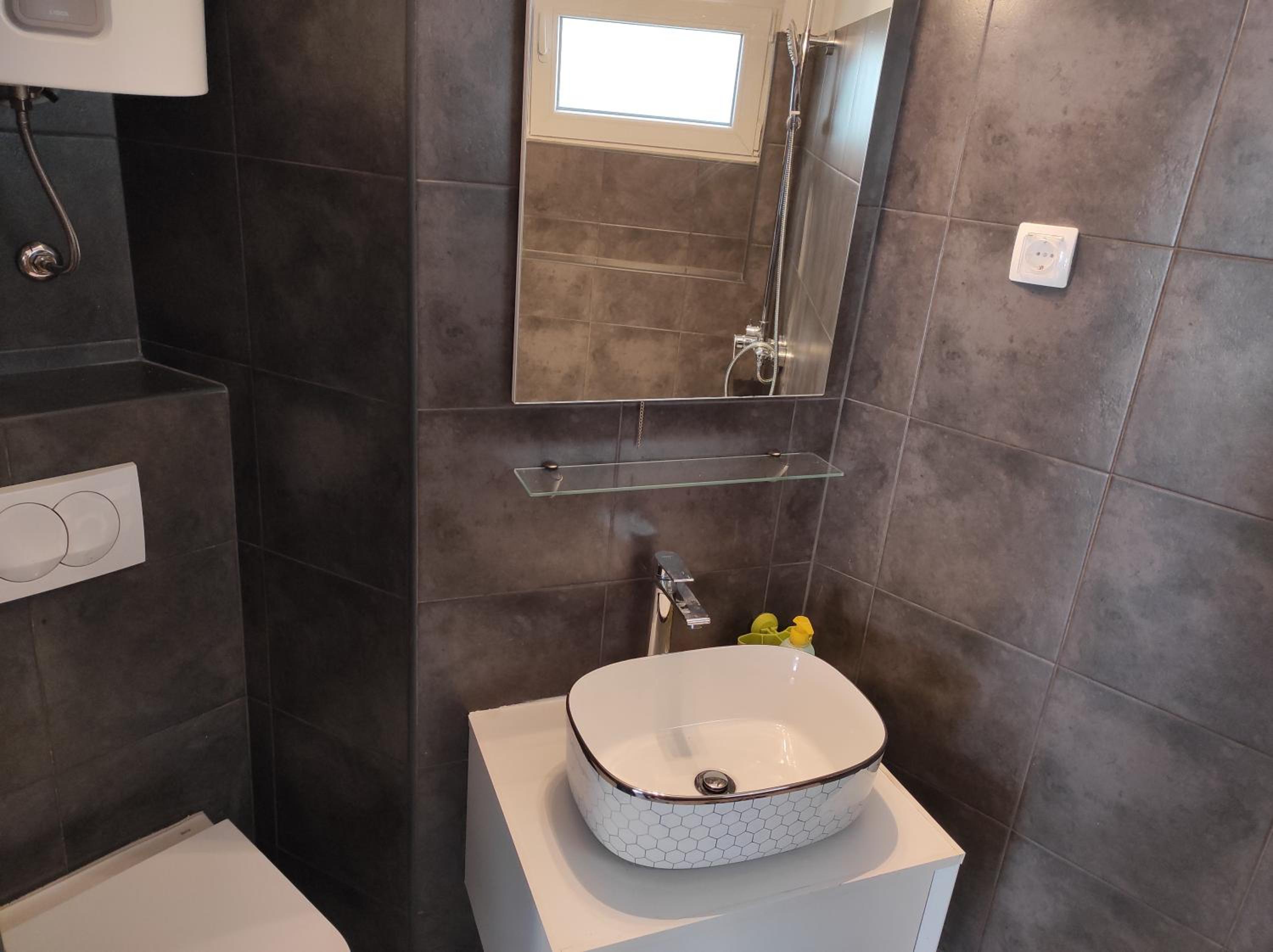 Studio Apartment - Photo 18