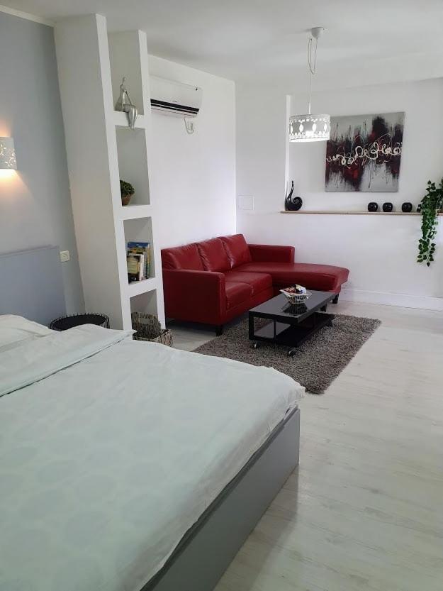 Suite with Hot Tub - Photo 2