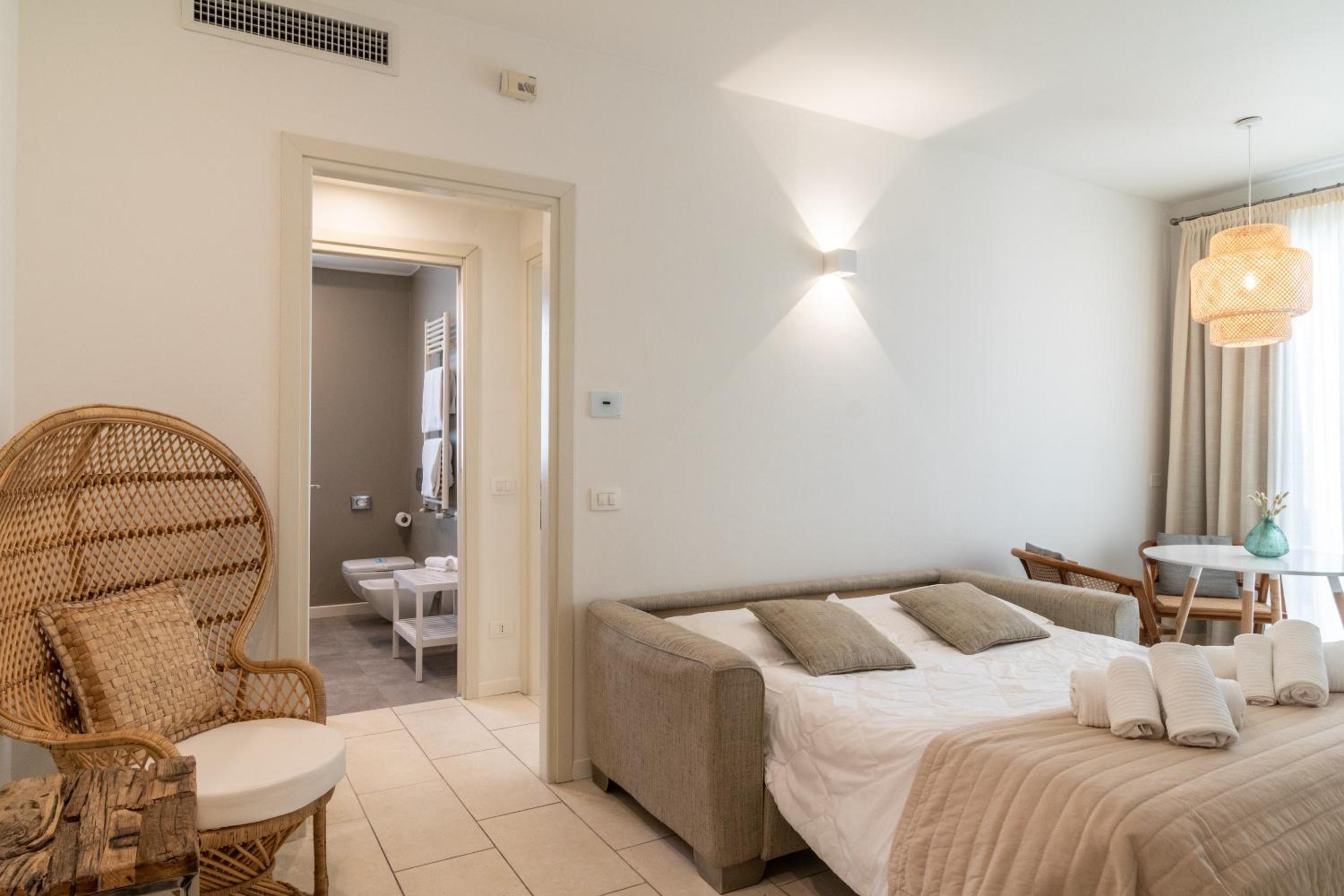 Superior Suite with Sea View - Photo 7