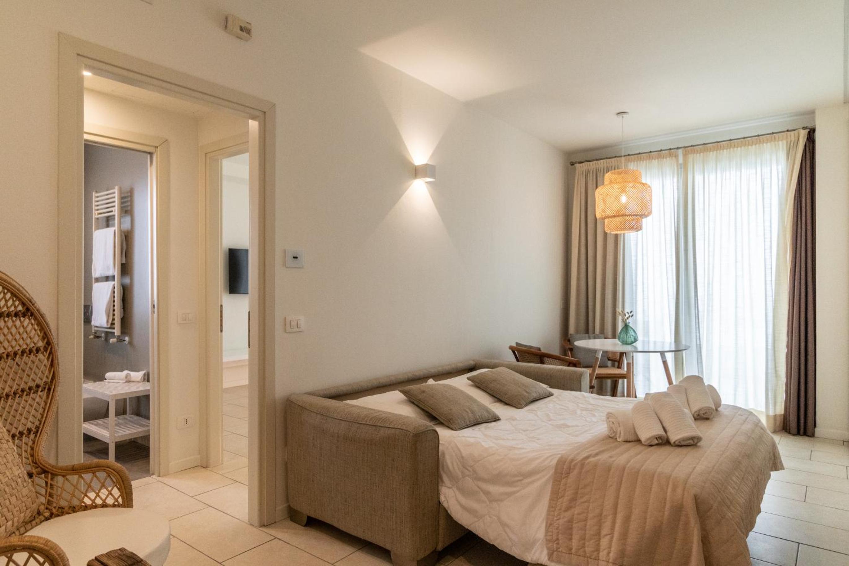 Superior Suite with Sea View - Photo 8