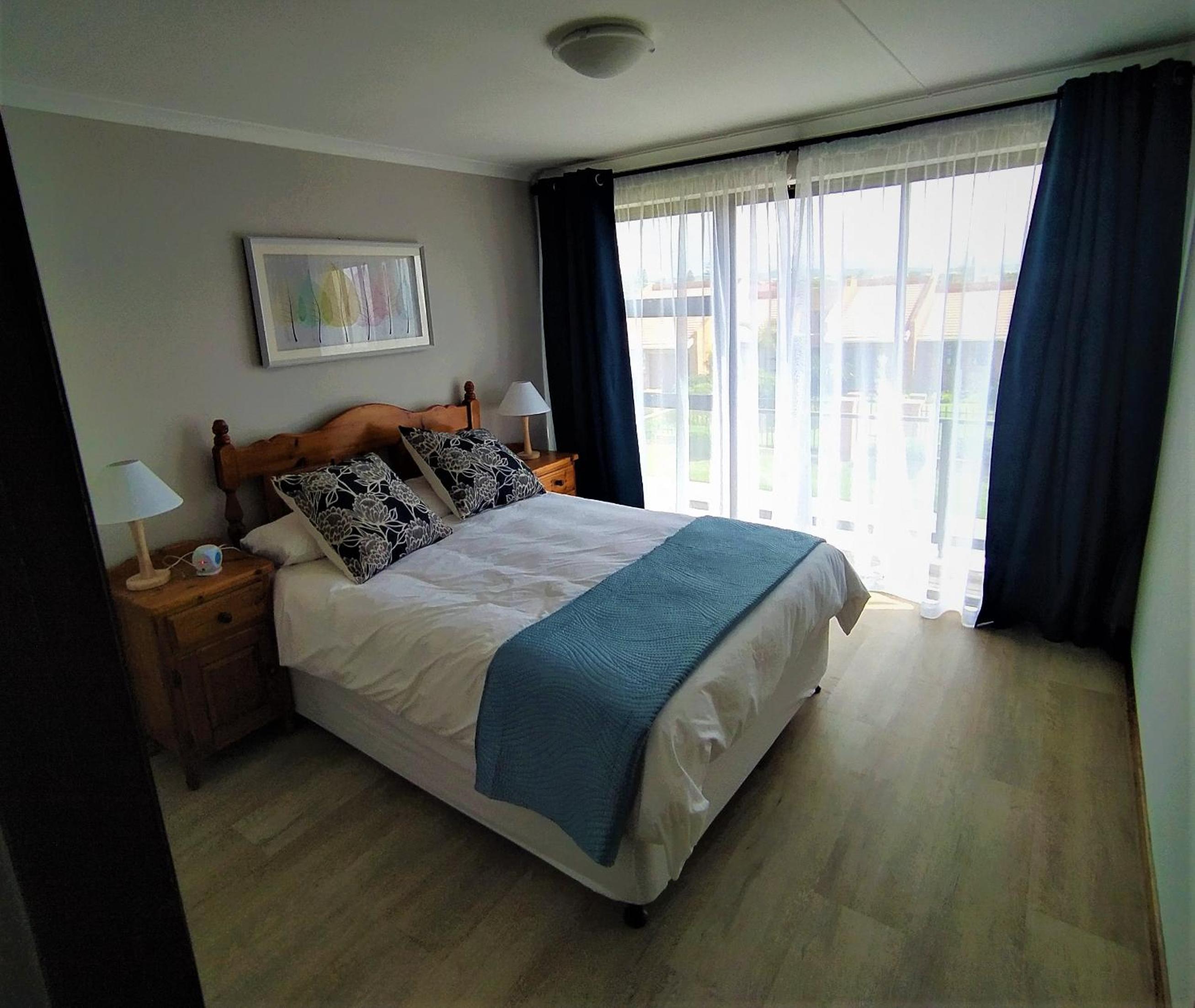 One-Bedroom Apartment - Photo 1