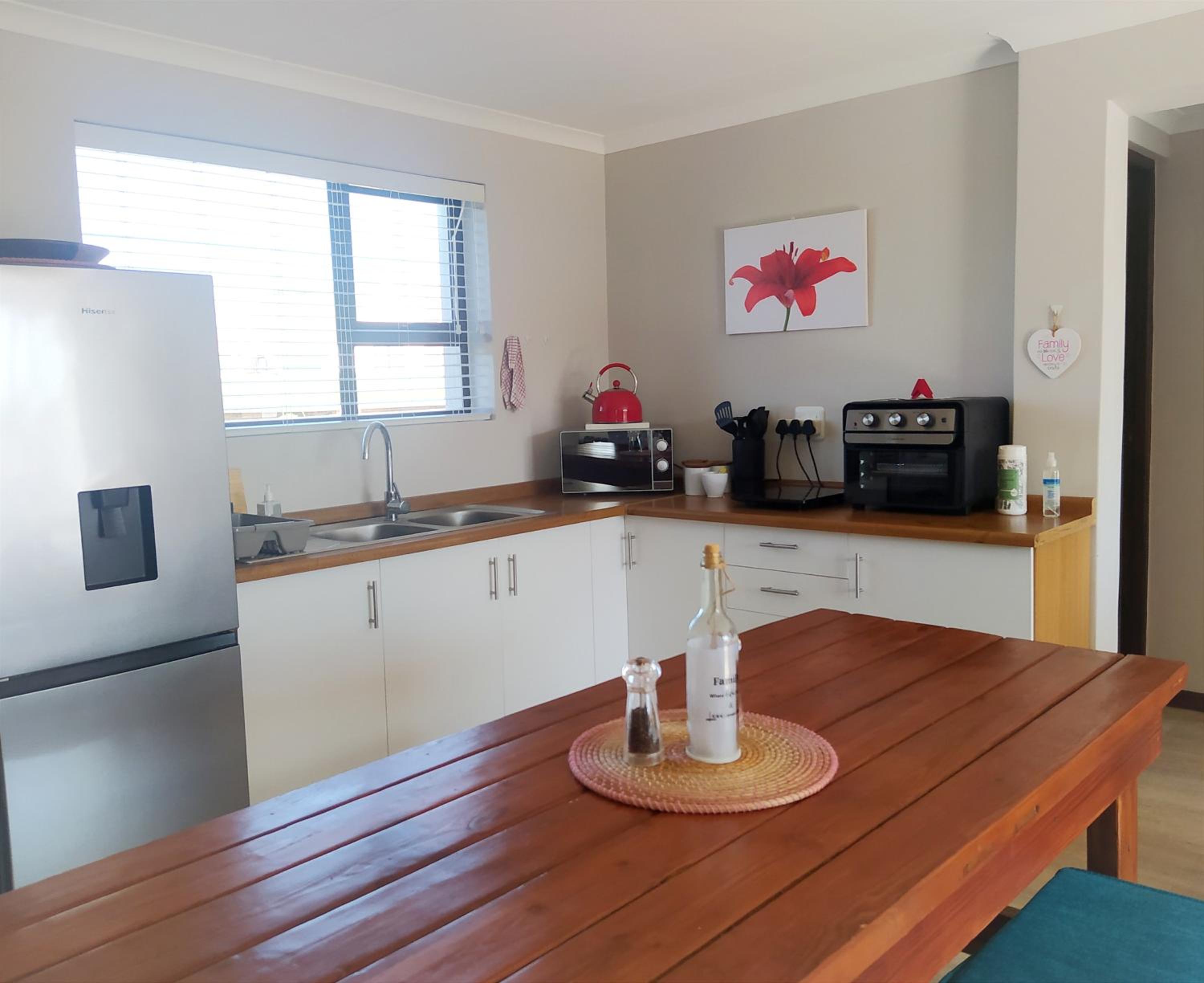 One-Bedroom Apartment - Photo 3
