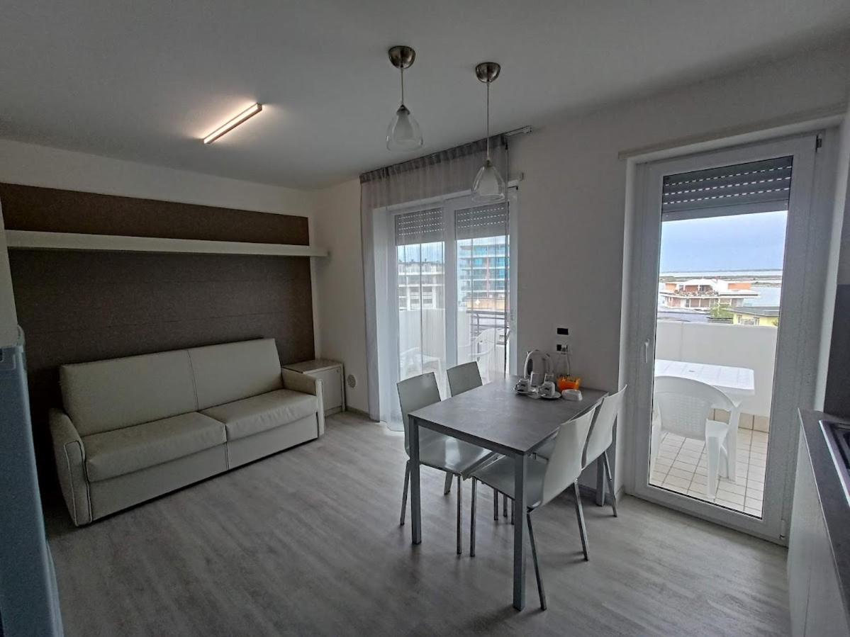 Two-Bedroom Apartment (4 Adults + 2 Children) - Photo 10
