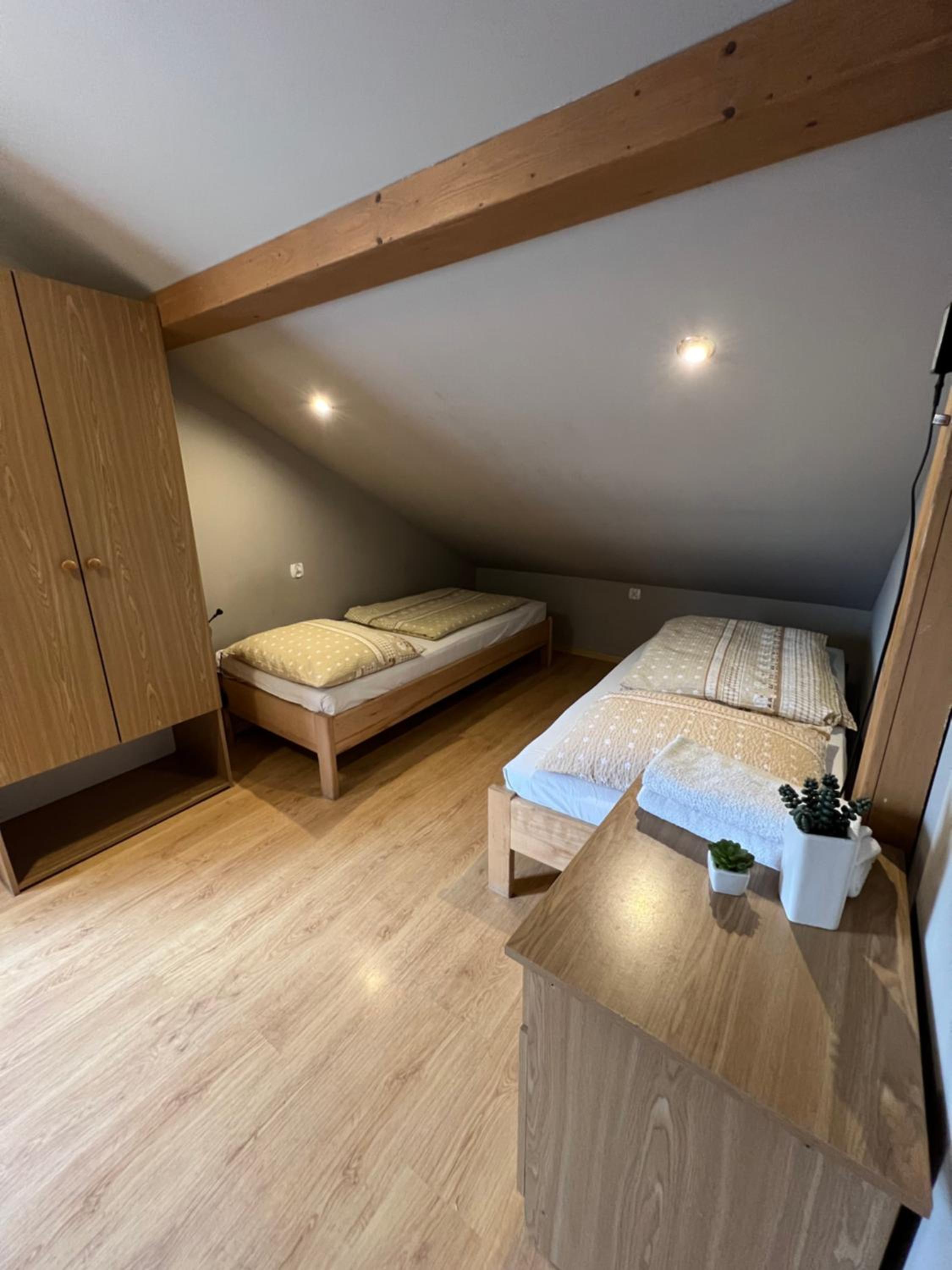 Budget Twin Room - Photo 5