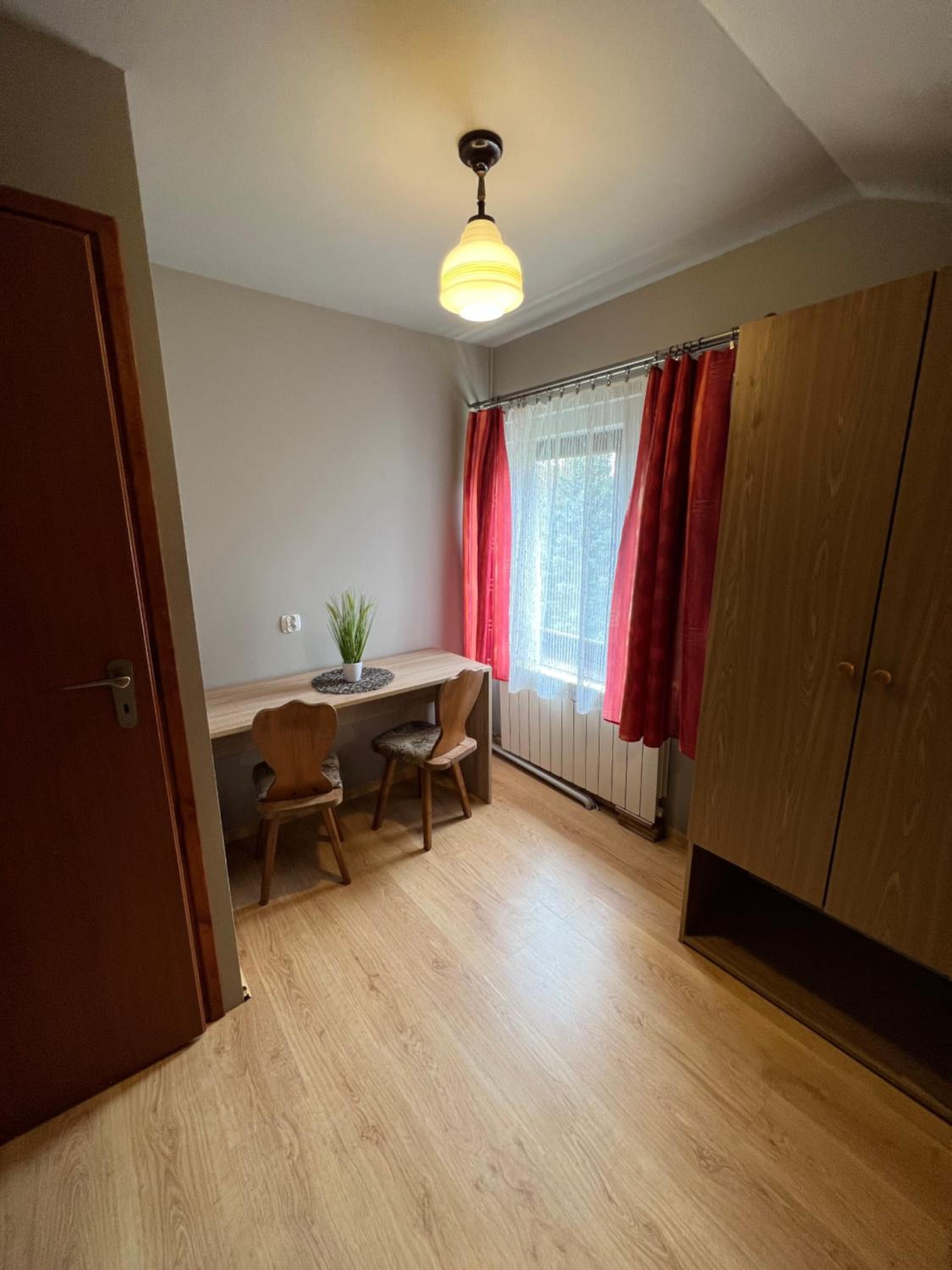 Budget Twin Room - Photo 3