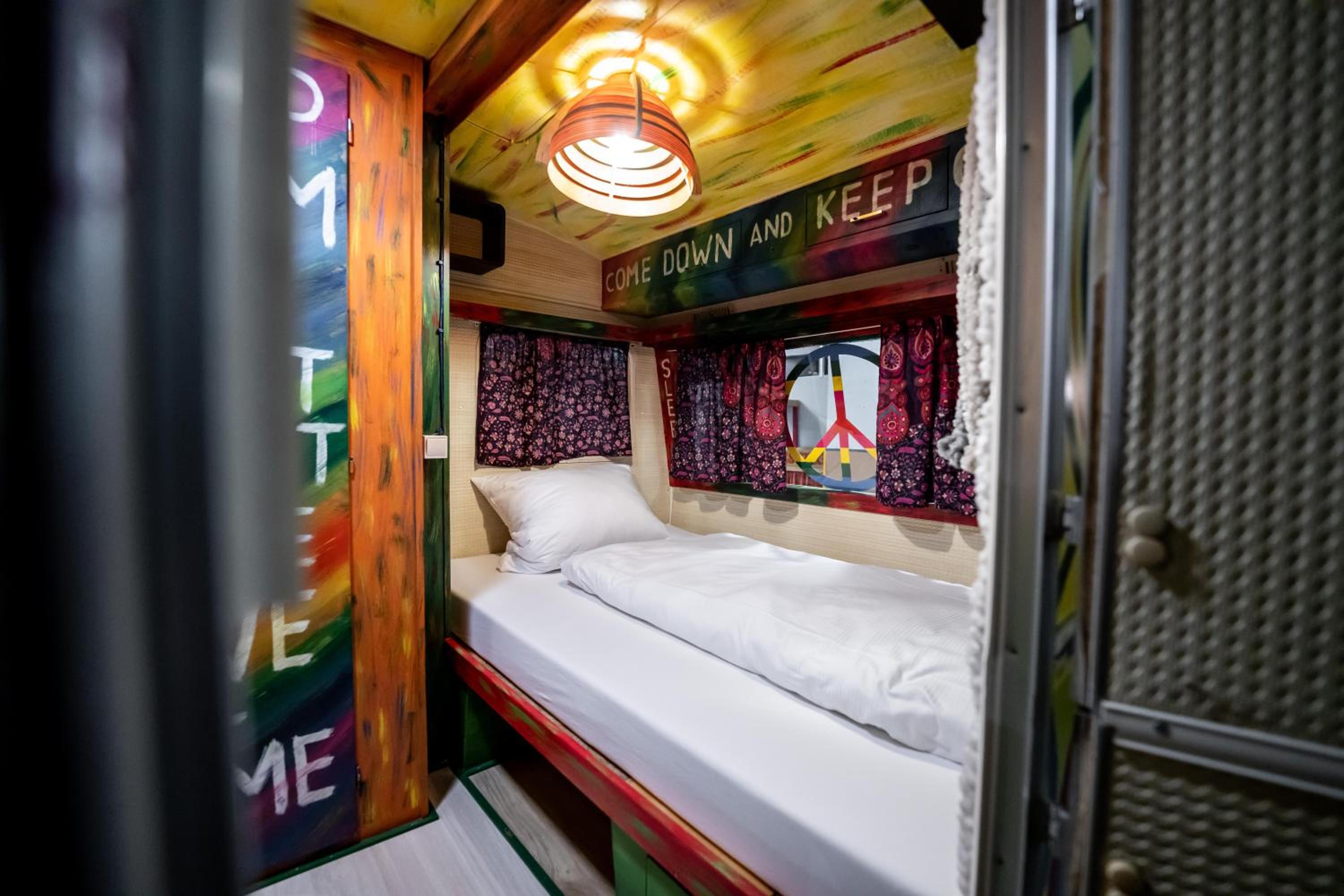 Large Double Room - Photo 6