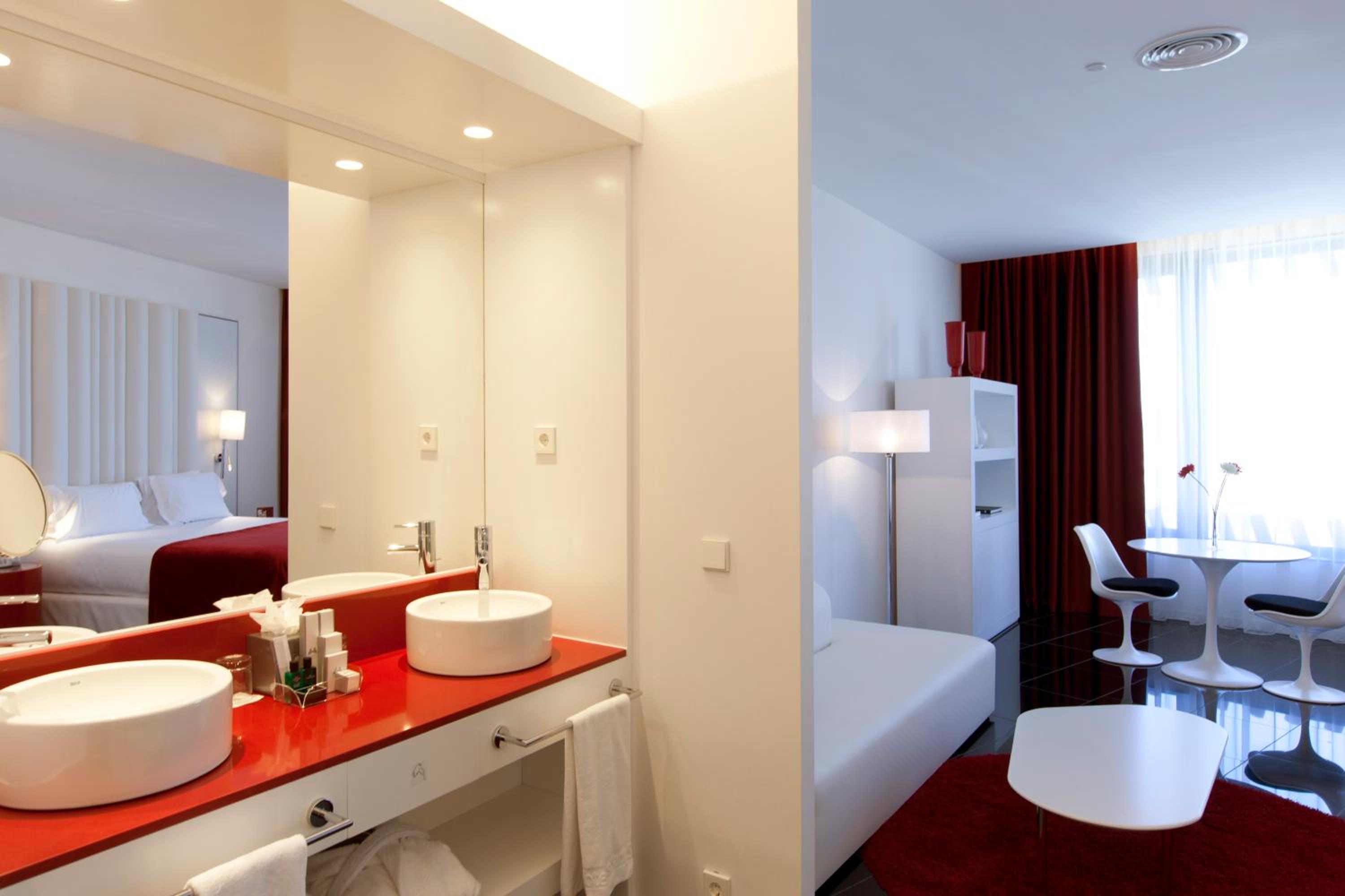 Premium Double or Twin Room - Photo 4
