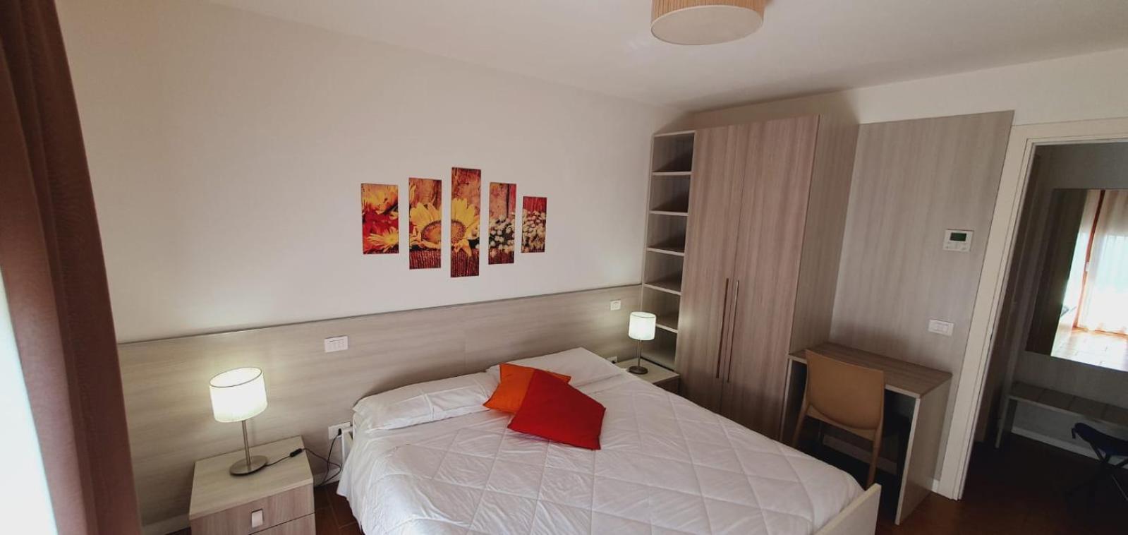 One-Bedroom Apartment (5 Adults) photo 3