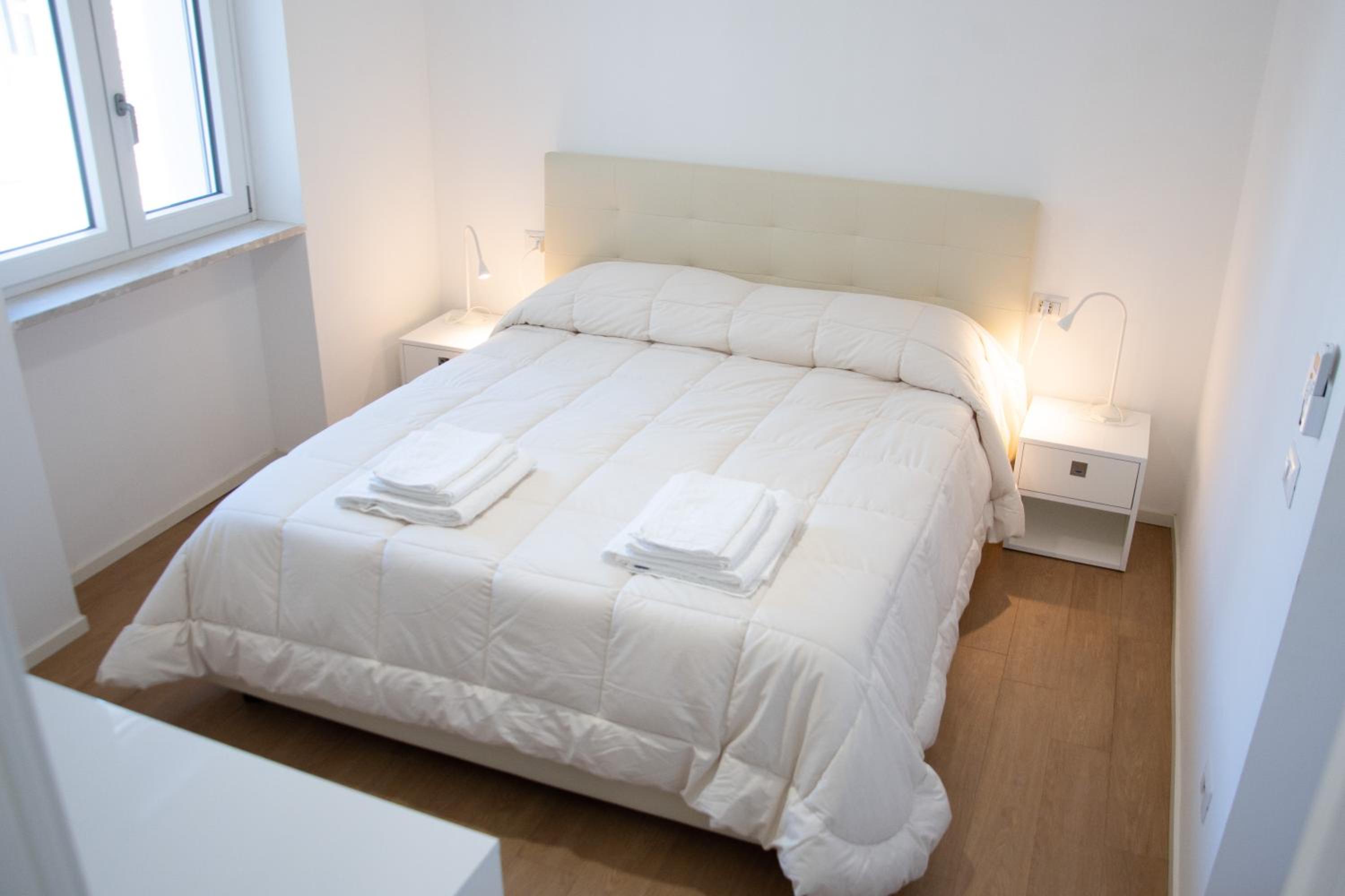 Double Room - Photo 7