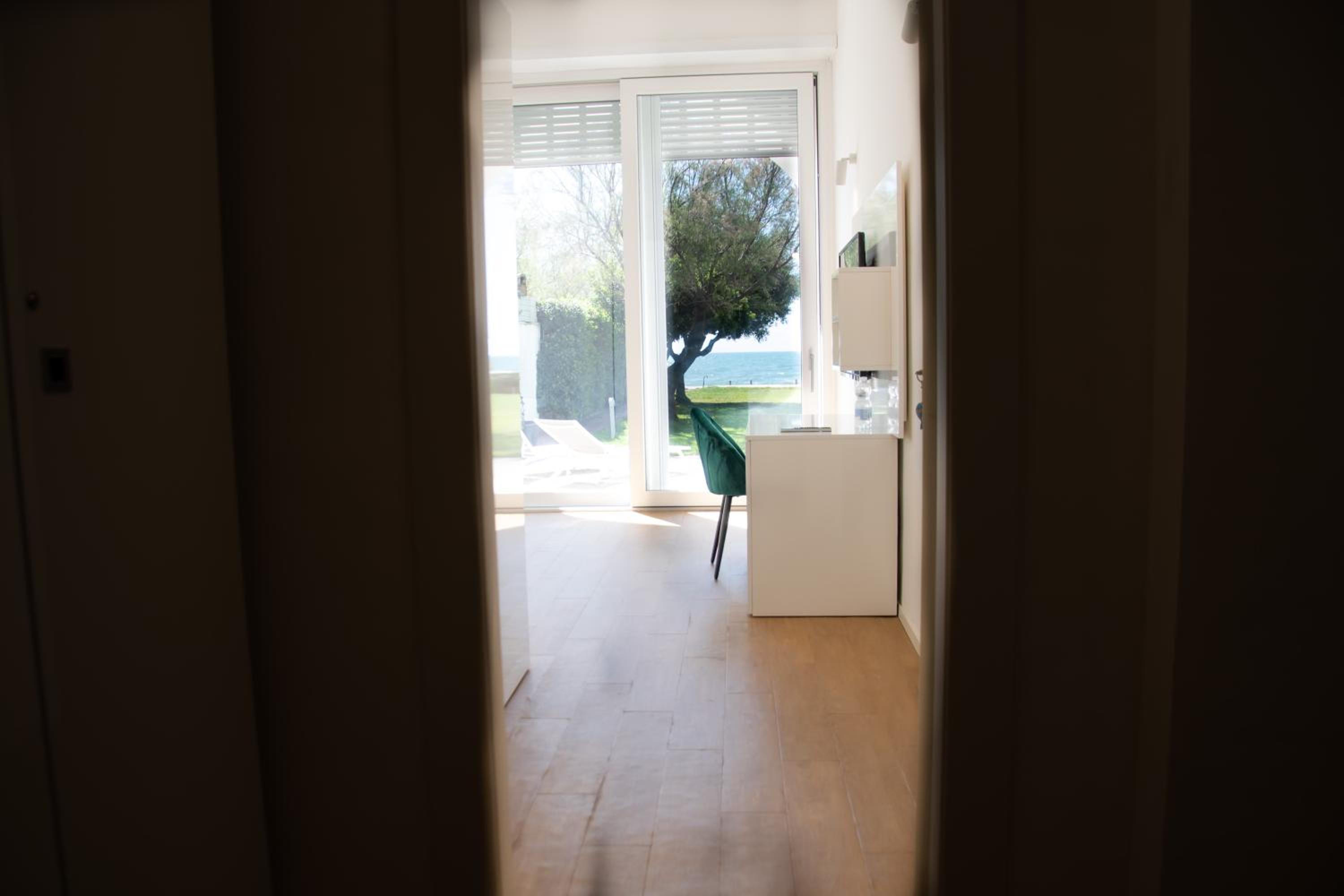King Room with Sea View - Photo 1