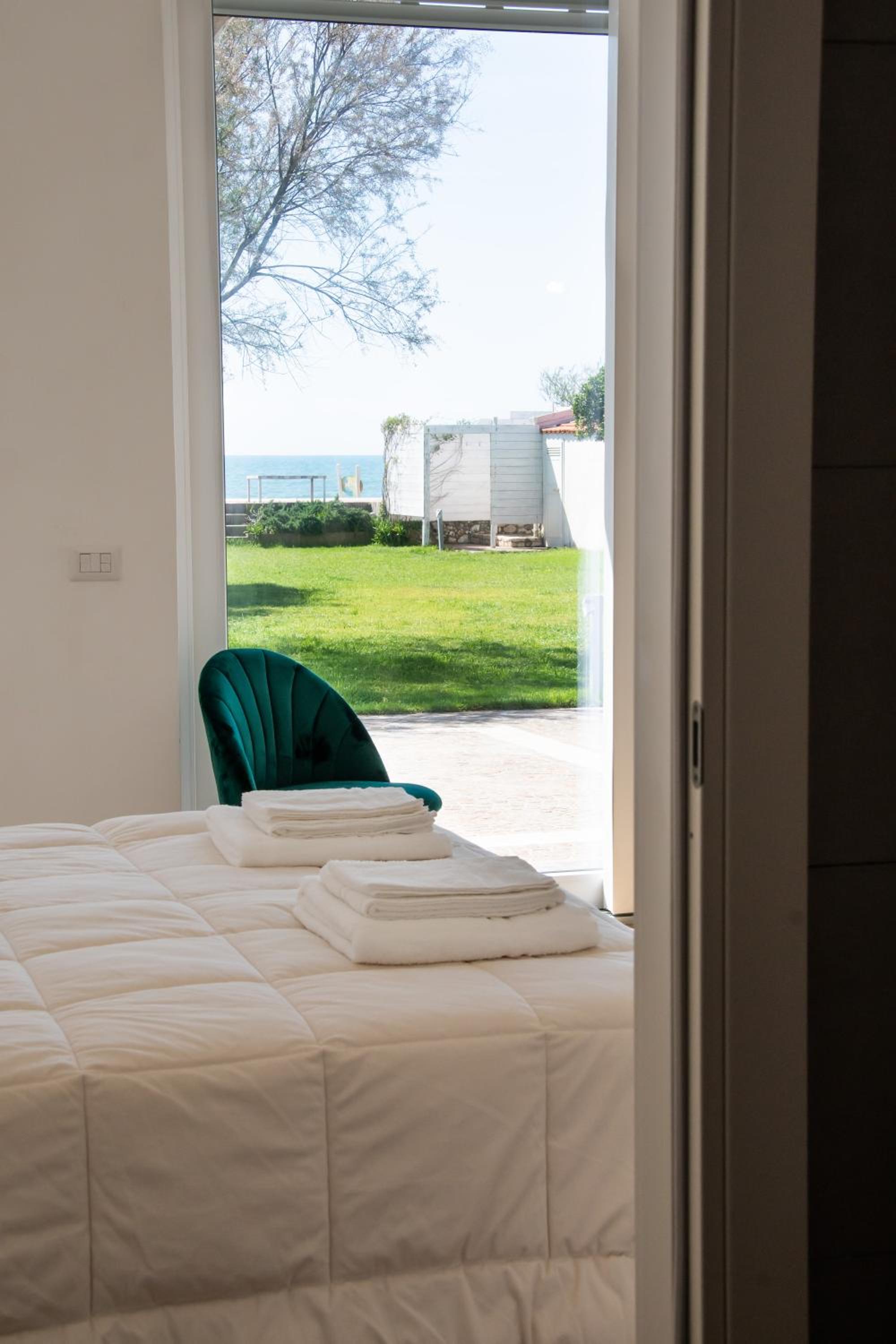 King Room with Sea View - Photo 4